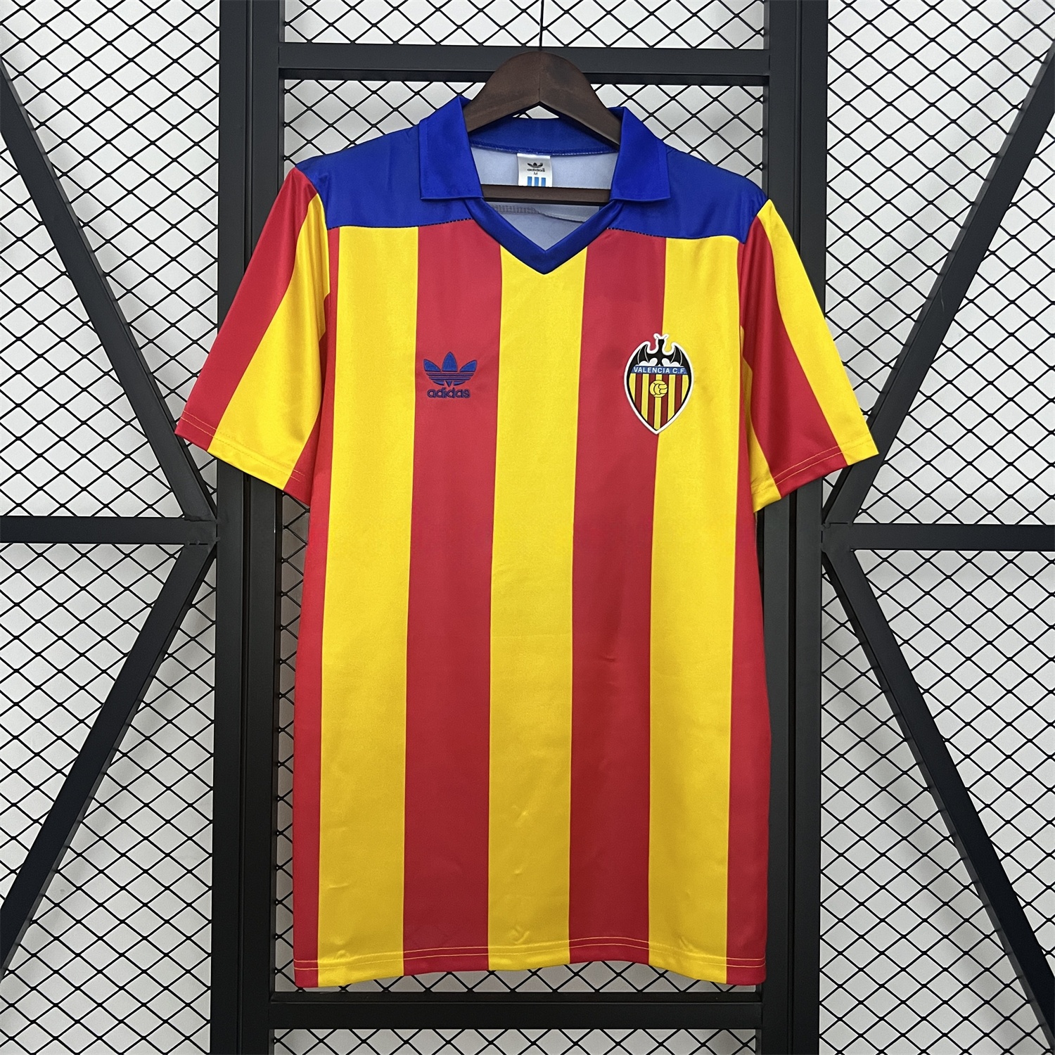 Retro Valencia 1980-82 Away Jersey - UnitedFutballJersey