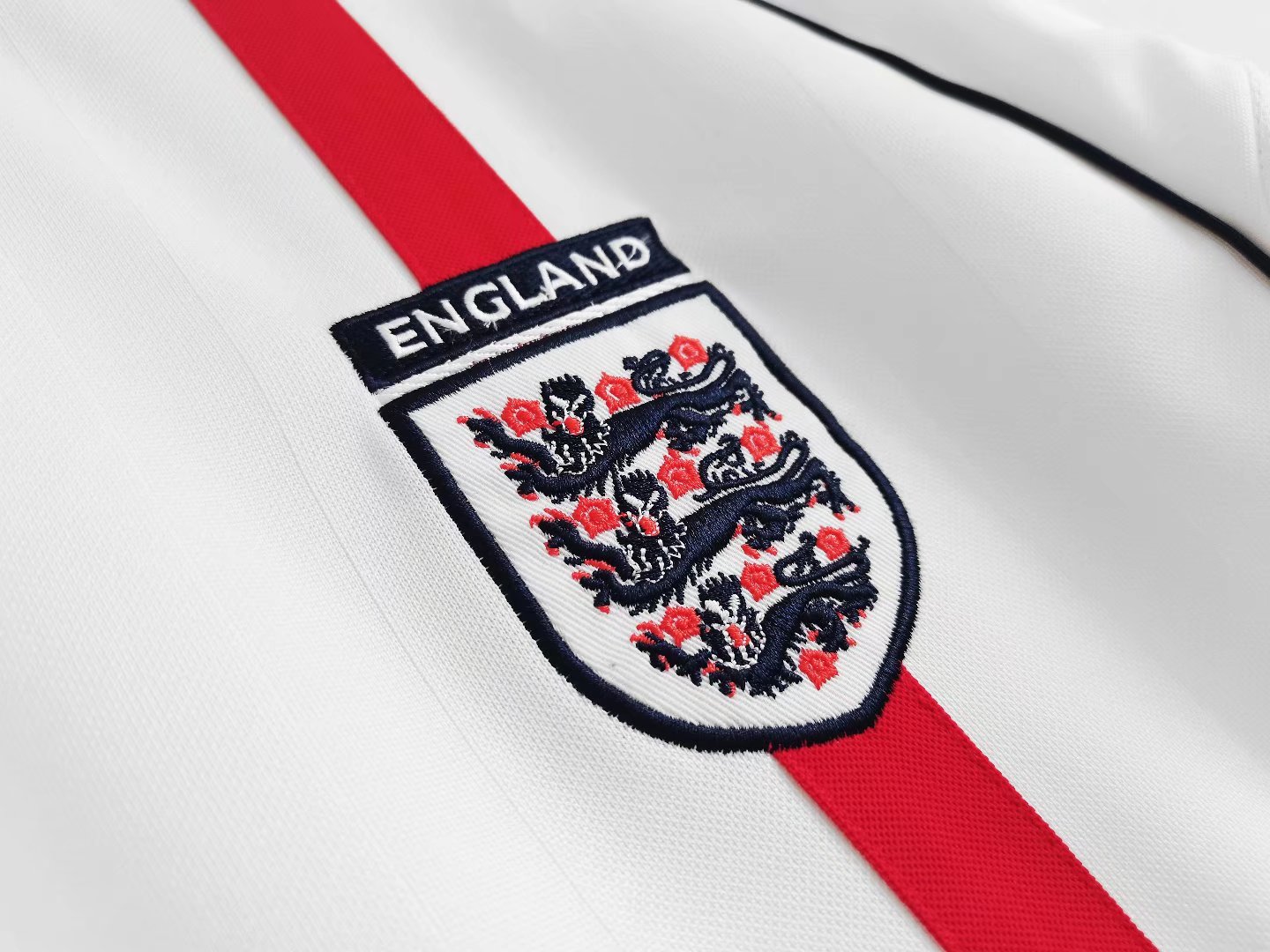 Retro England 2002 Home Stadium Jersey - UnitedFutballJersey