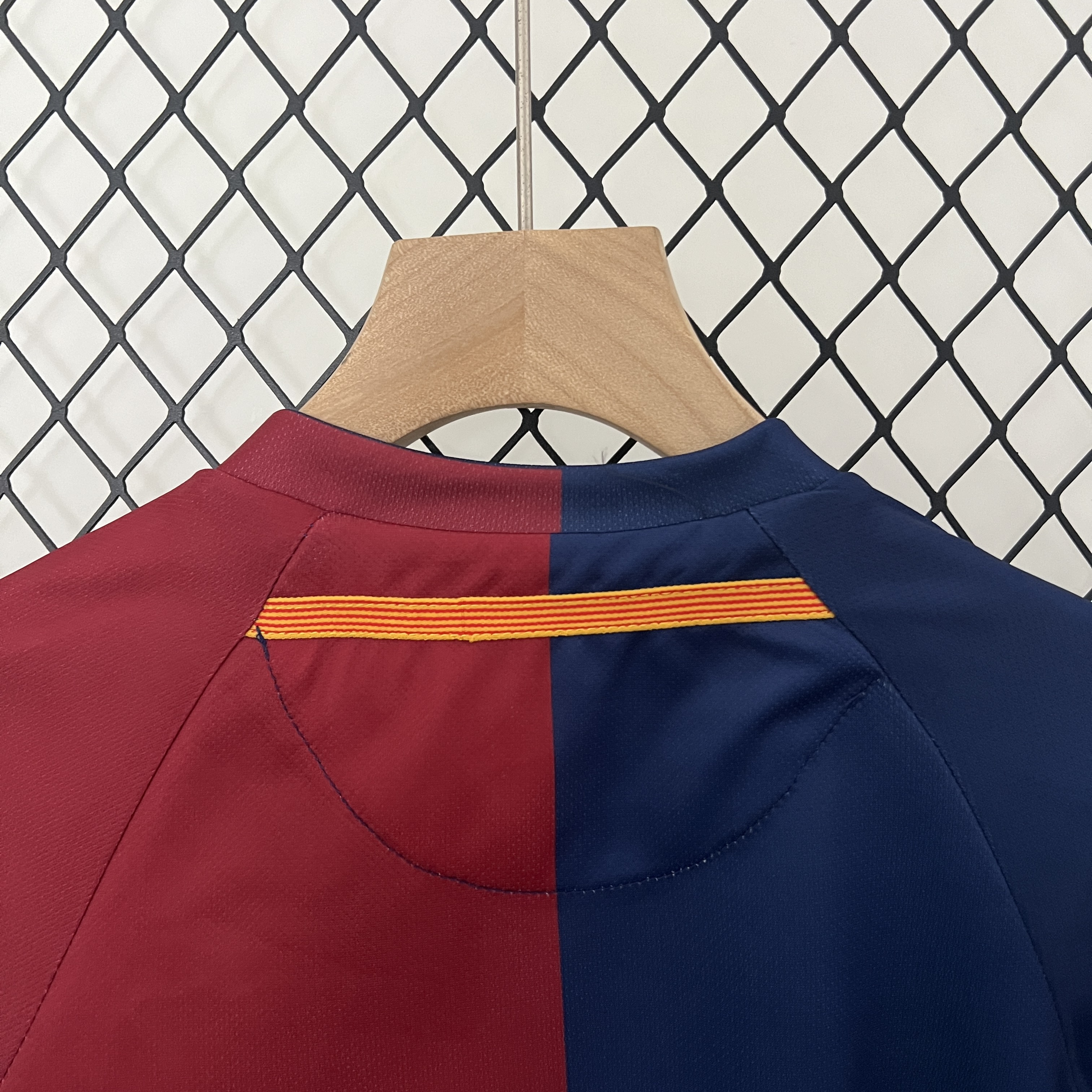 Retro Barcelona 2008-09 Home Stadium Kids Kit - UnitedFutballJersey