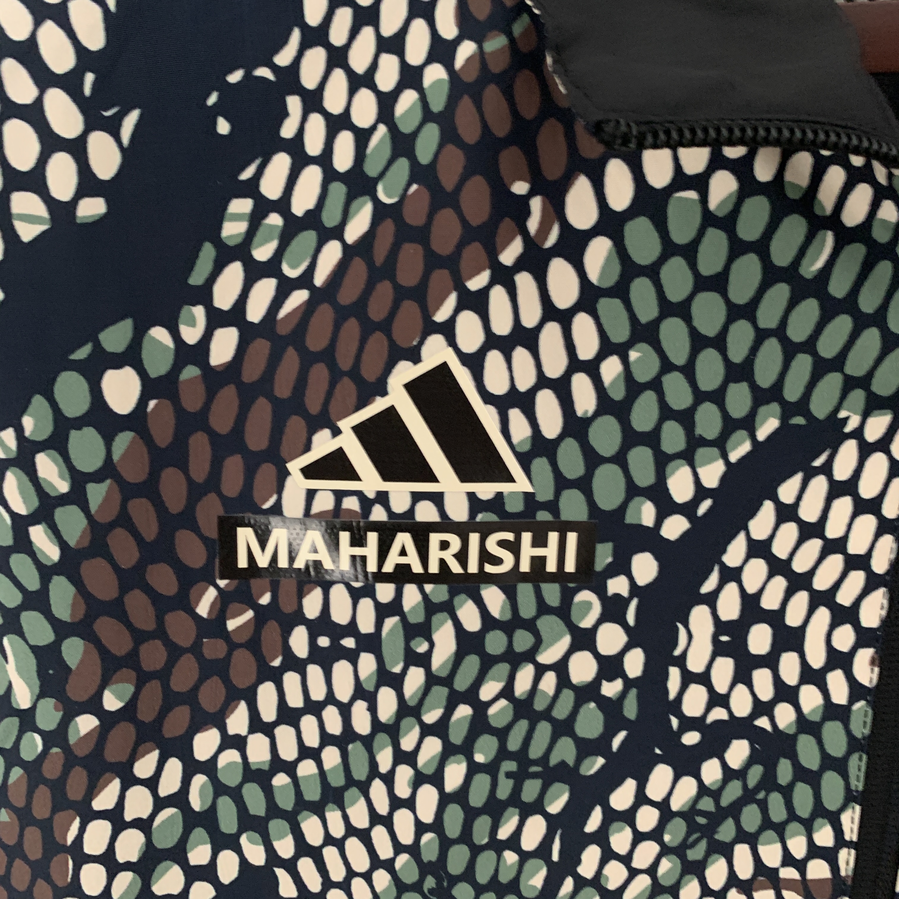 Arsenal x M.A.H.A R.I.S.H.I Limited Edition 23-24 Player Reversible Windbreaker - UnitedFutballJersey