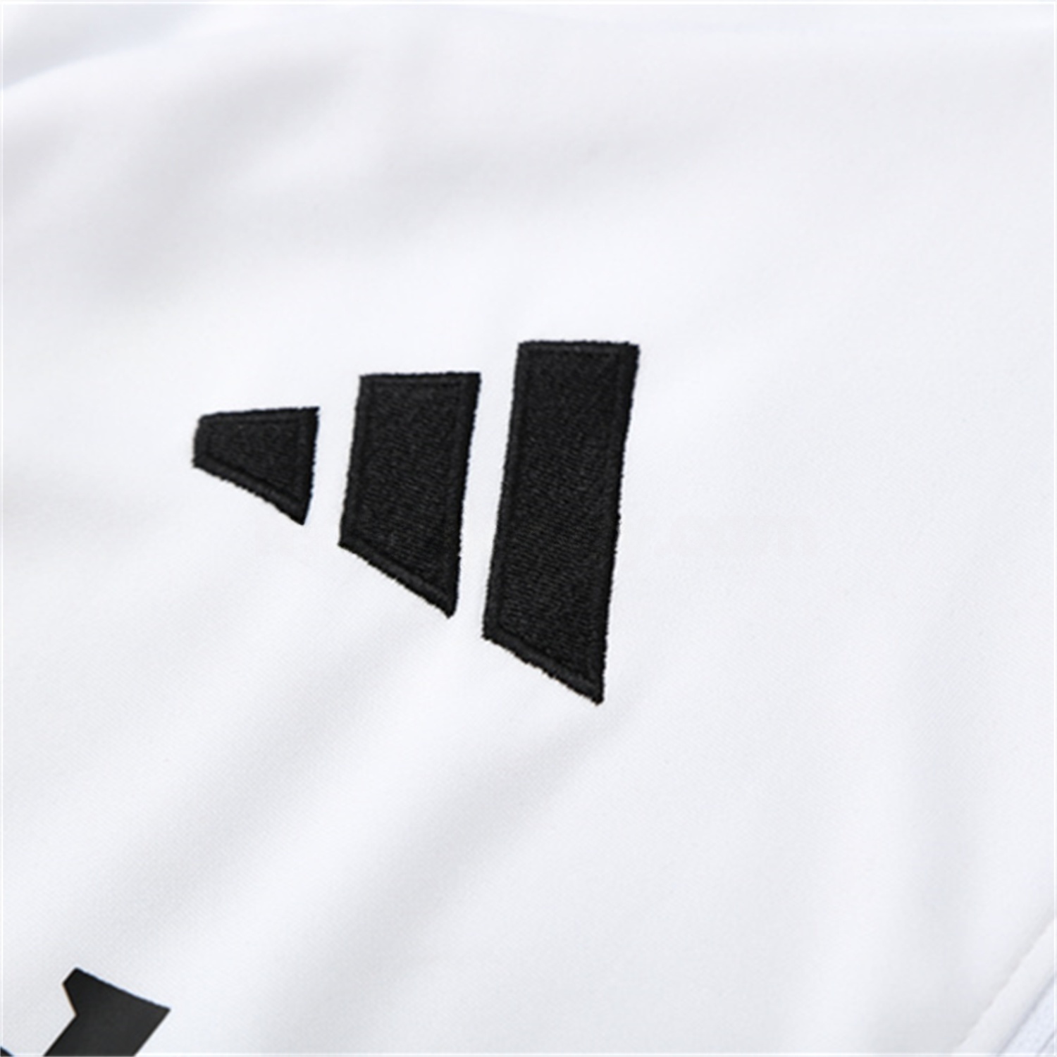 Manchester United 25-26 Kid Long Sleeves Training Set - White Top & Black Pants - UnitedFutballJersey