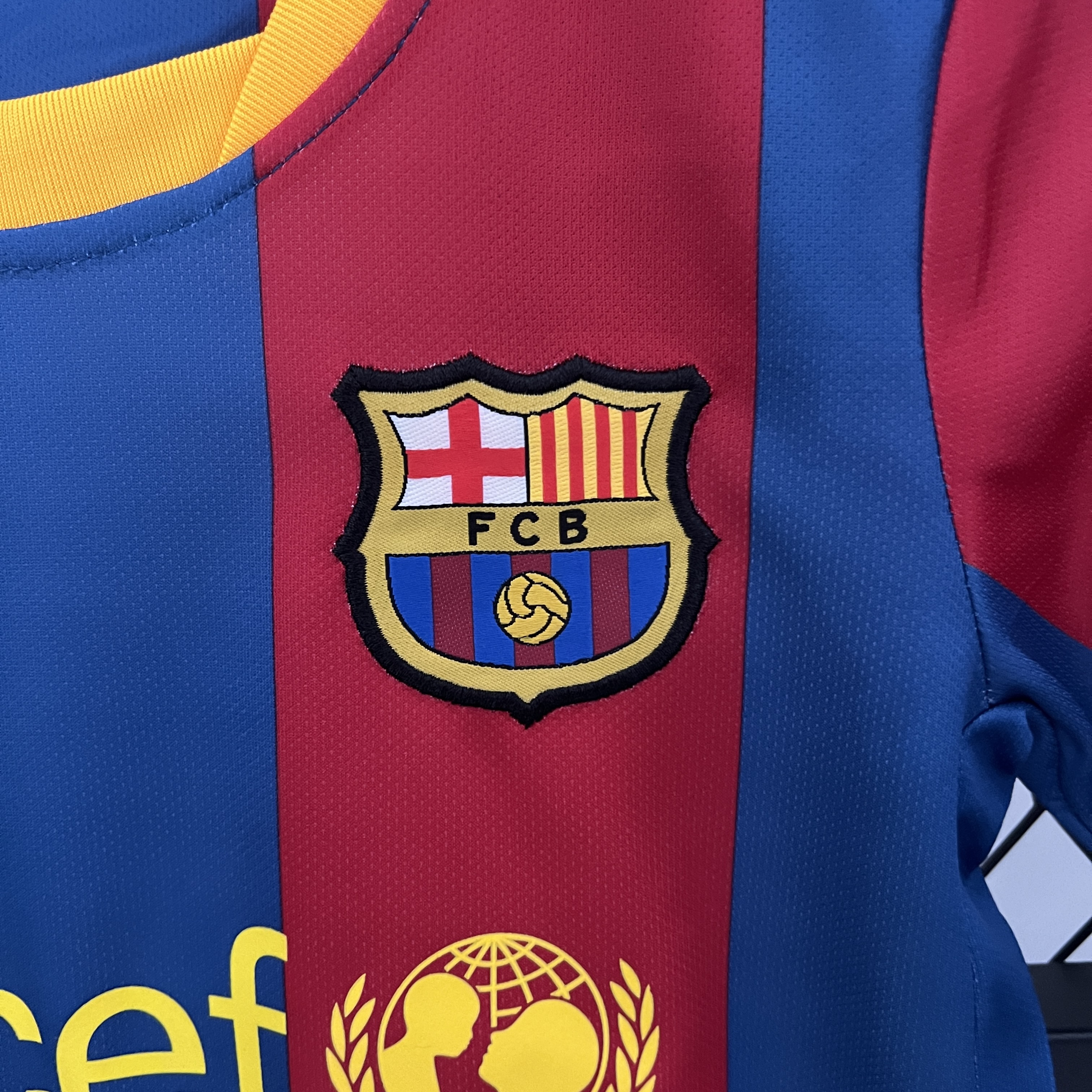 Retro Barcelona 2010-11 Home Stadium Kids Kit - UnitedFutballJersey