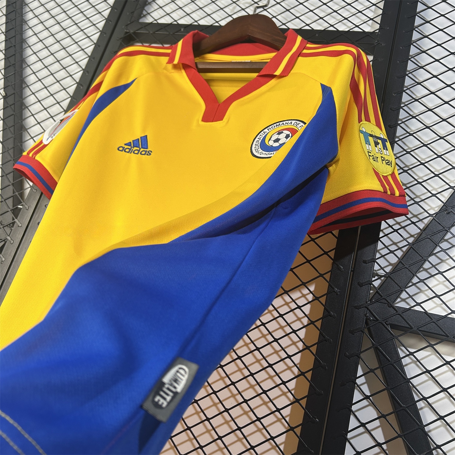 Retro Romania 2000 Home Jersey - UnitedFutballJersey