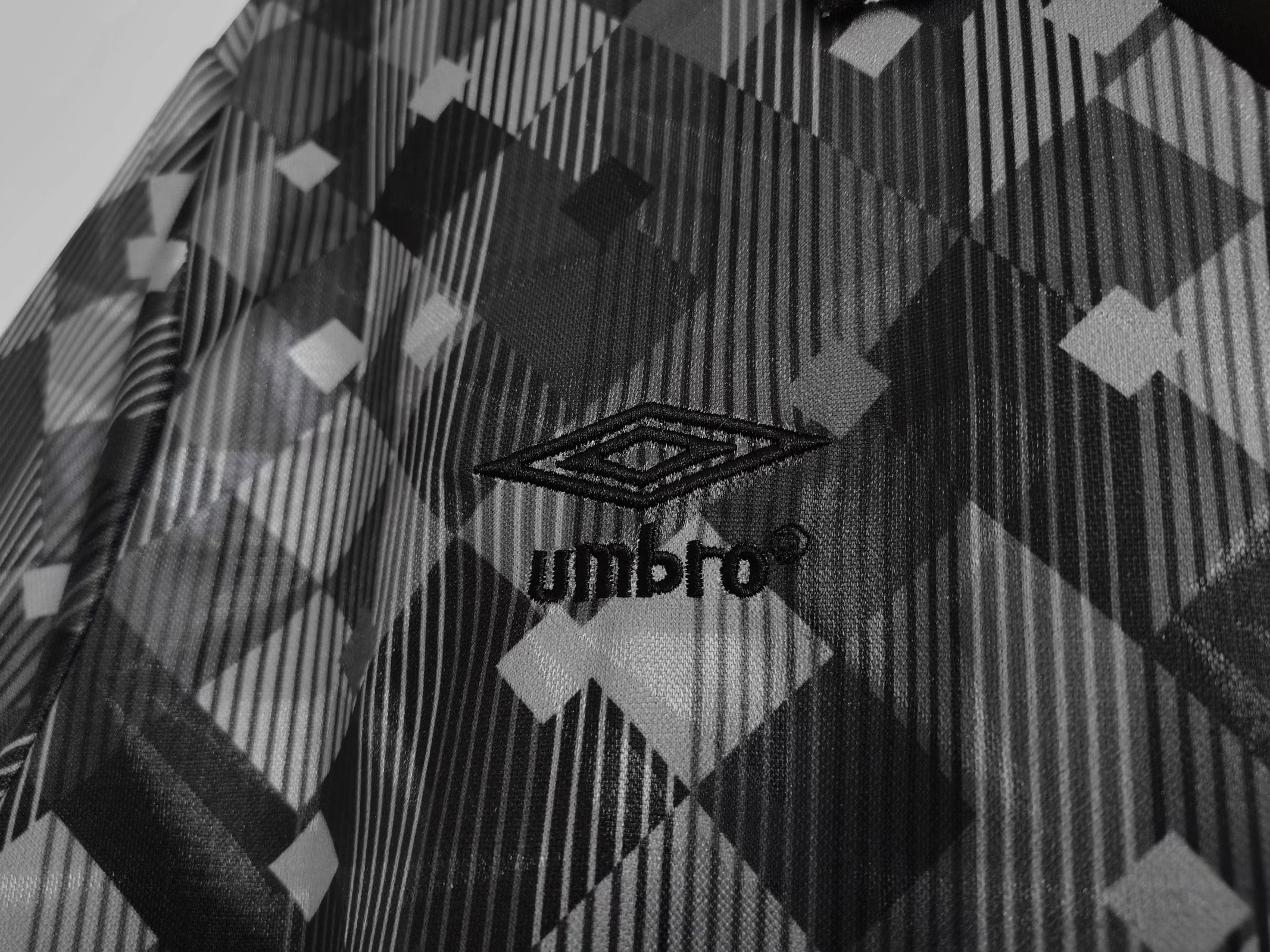 Retro England 1990 Black Jersey - UnitedFutballJersey