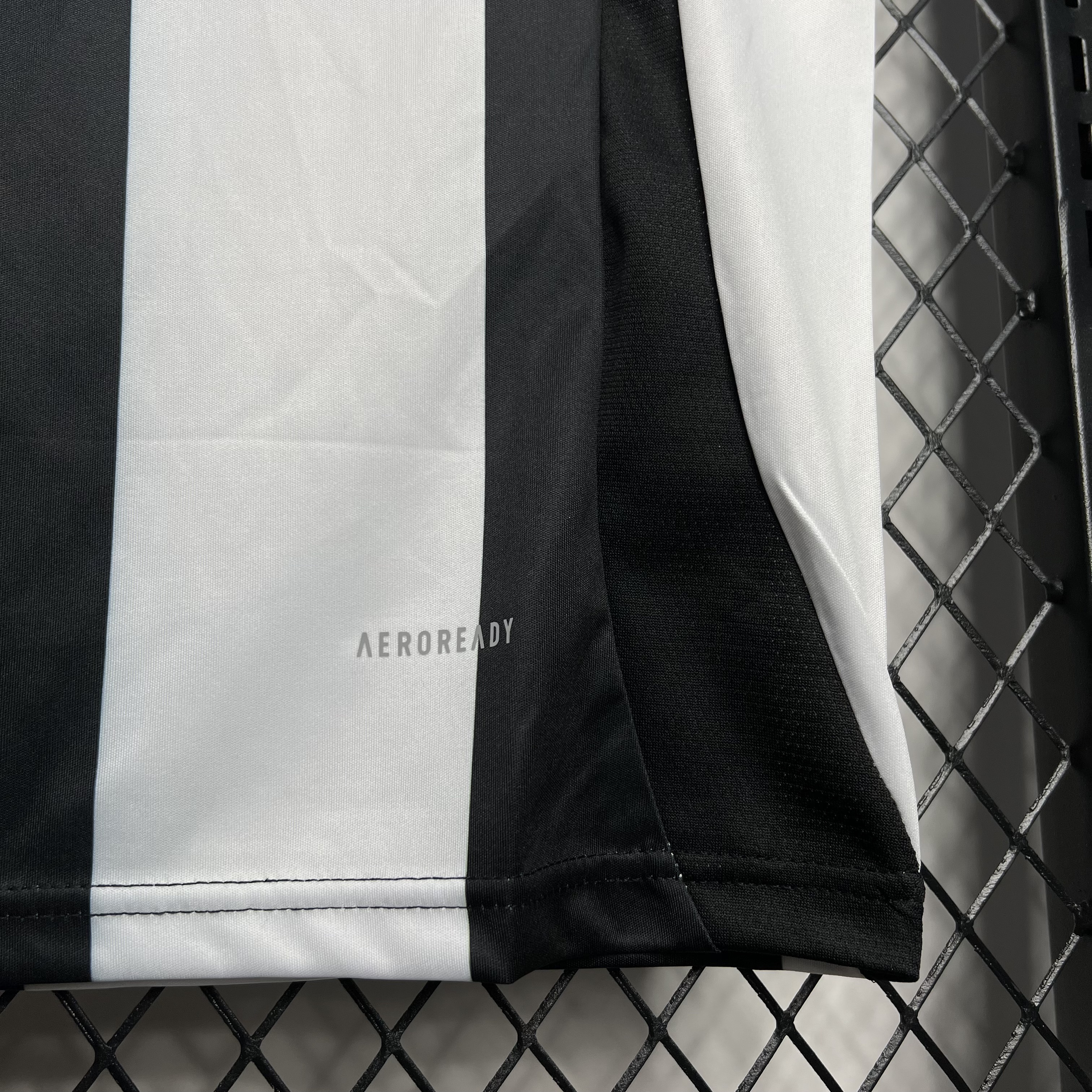 Newcastle United 24-25 Home Stadium Jersey - Fans Version - UnitedFutballJersey