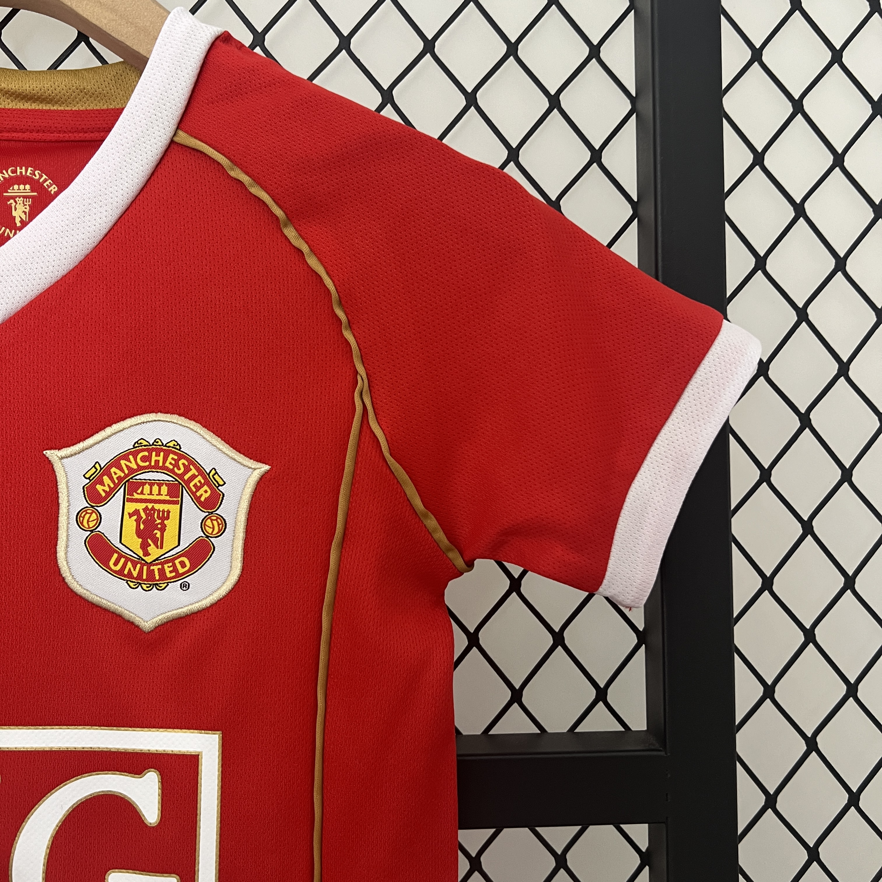 Retro Manchester United 2006-07 Home Stadium Kids Kit - UnitedFutballJersey