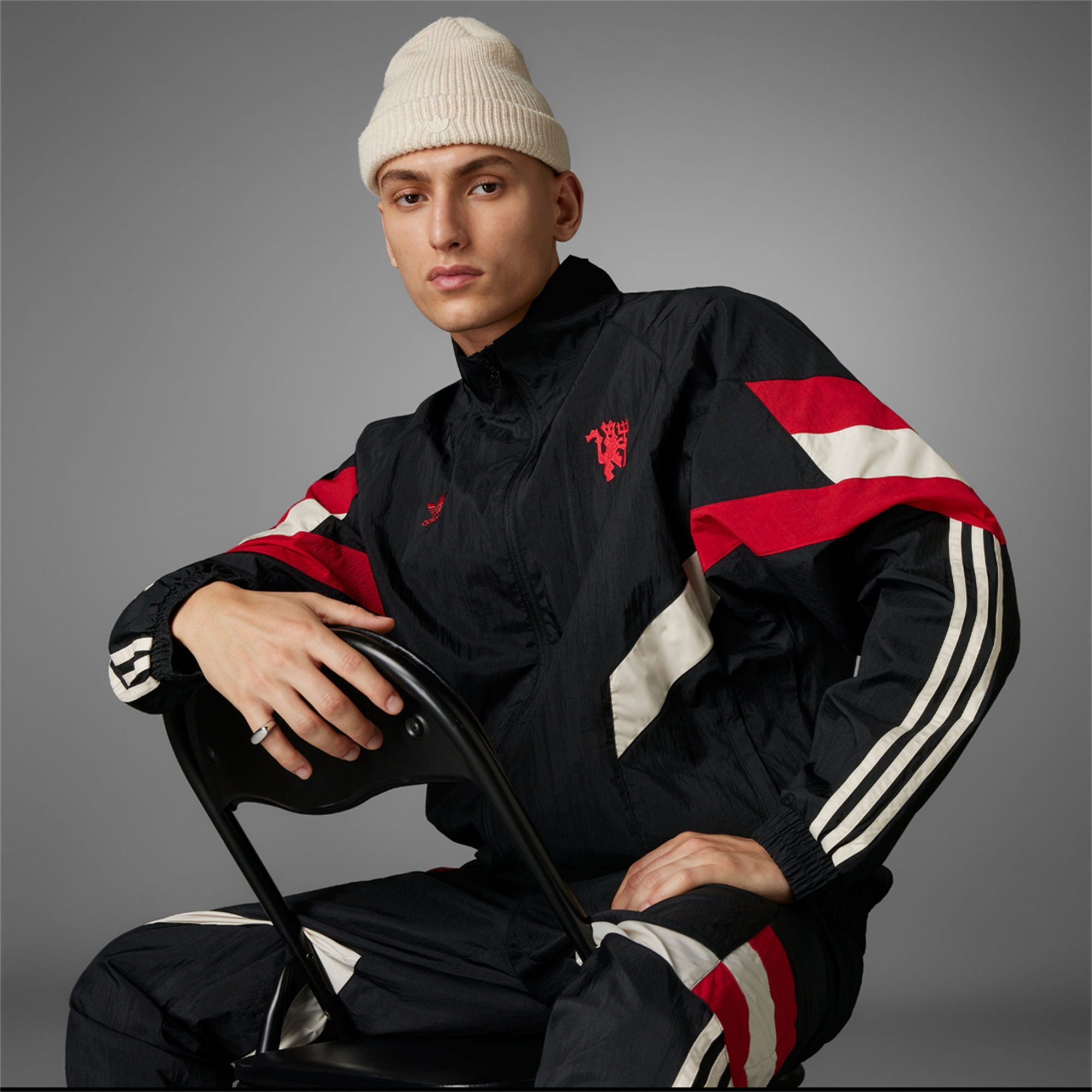 Manchester United 24-25 Black Throwback Windbreaker Suit - Jackets & Pants - UnitedFutballJersey