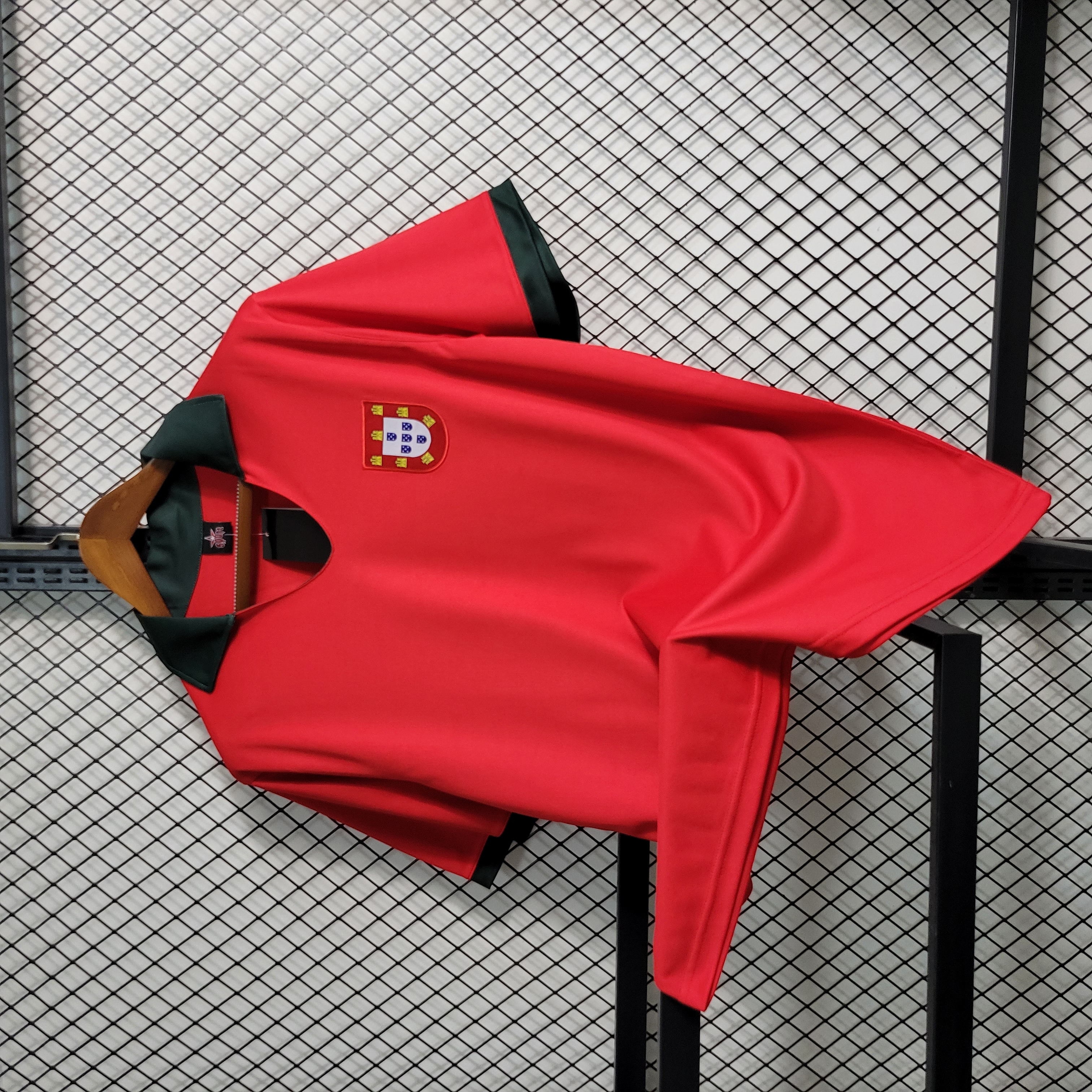 Retro Portugal 1972 Home Stadium Jersey - UnitedFutballJersey