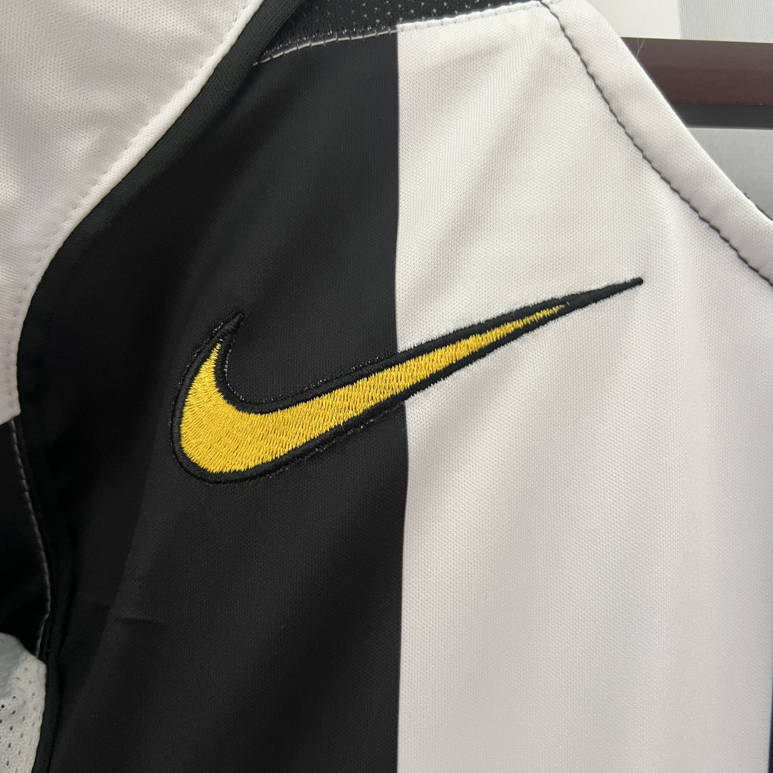 Retro Juventus 2004-05 Home Stadium Jersey - UnitedFutballJersey