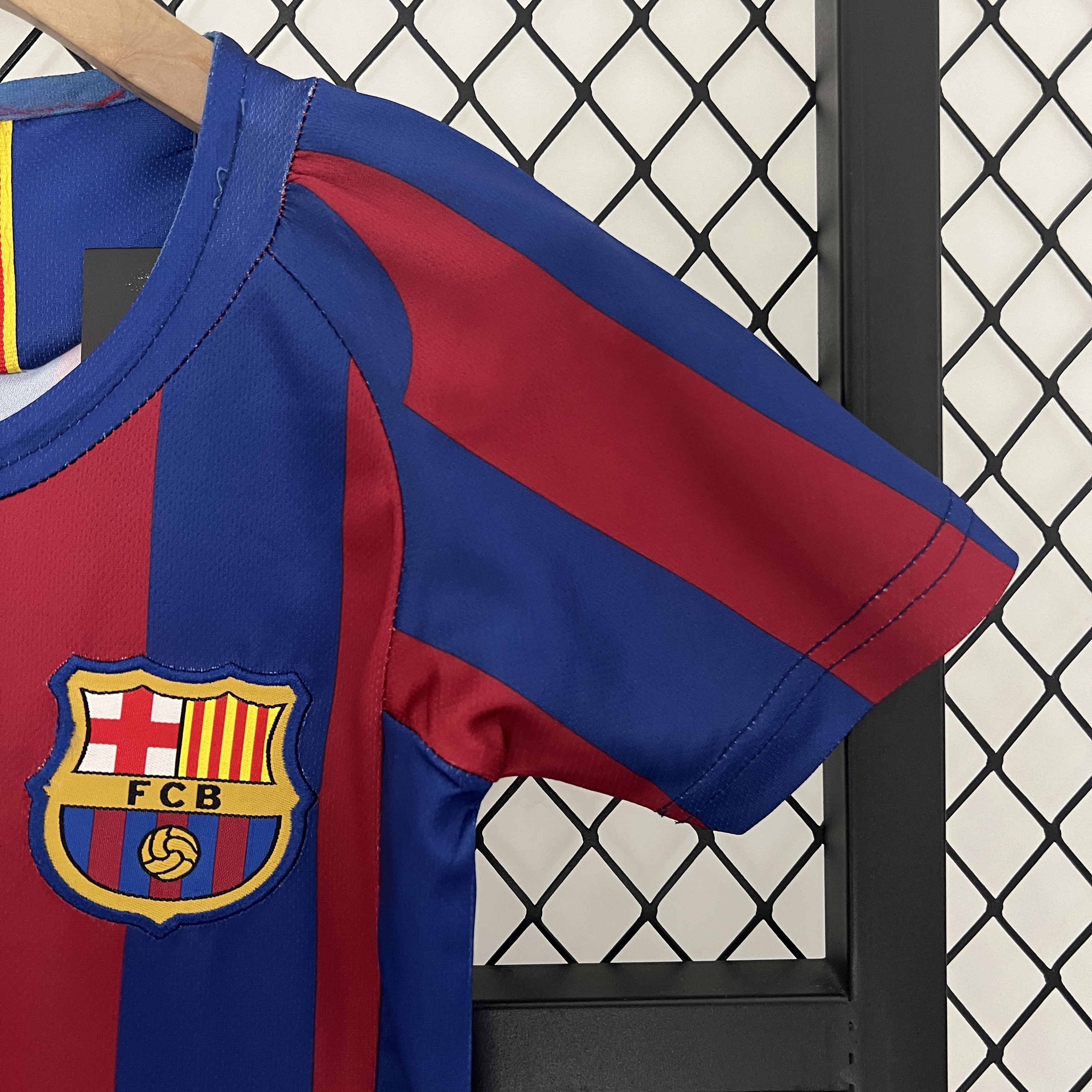 Retro Barcelona 2005-06 Home Stadium Kids Kit - UnitedFutballJersey