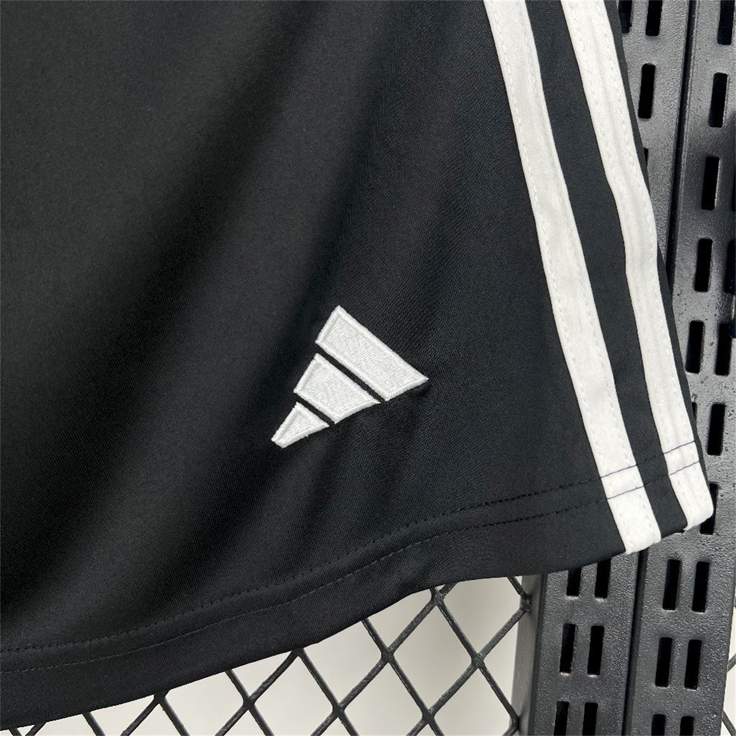 Manchester United 25-26 Home Black Shorts - Fans Version - UnitedFutballJersey