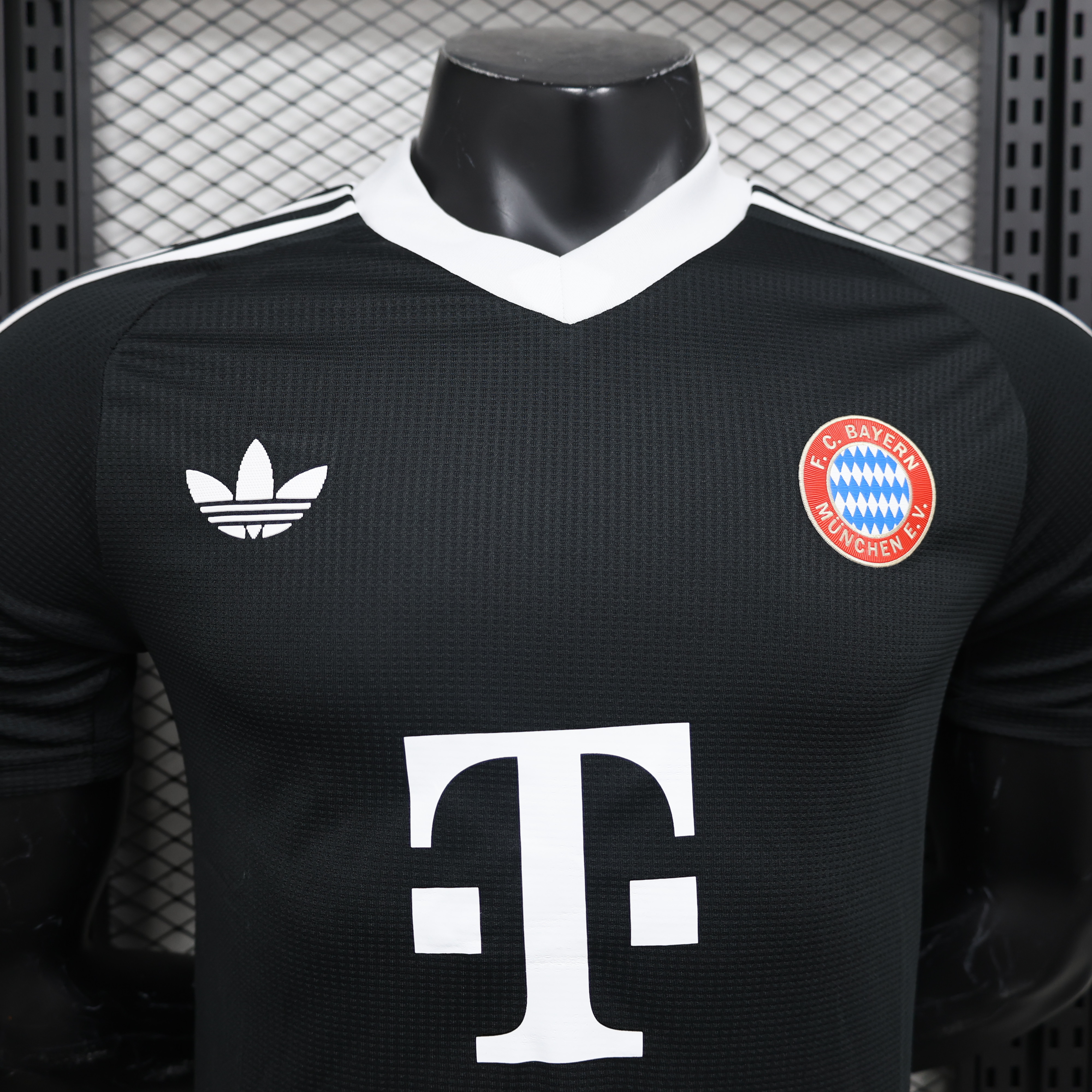 Bayern Munich 24-25 Third Goalkeeper Black Jersey - Player Version - UnitedFutballJersey