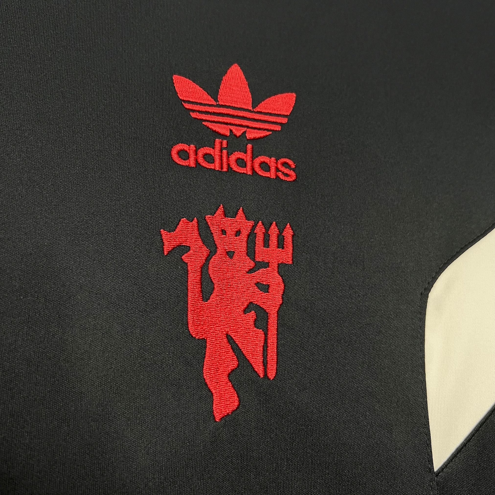 Manchester United 24-25 Retro Originals Black T-Shirt - UnitedFutballJersey