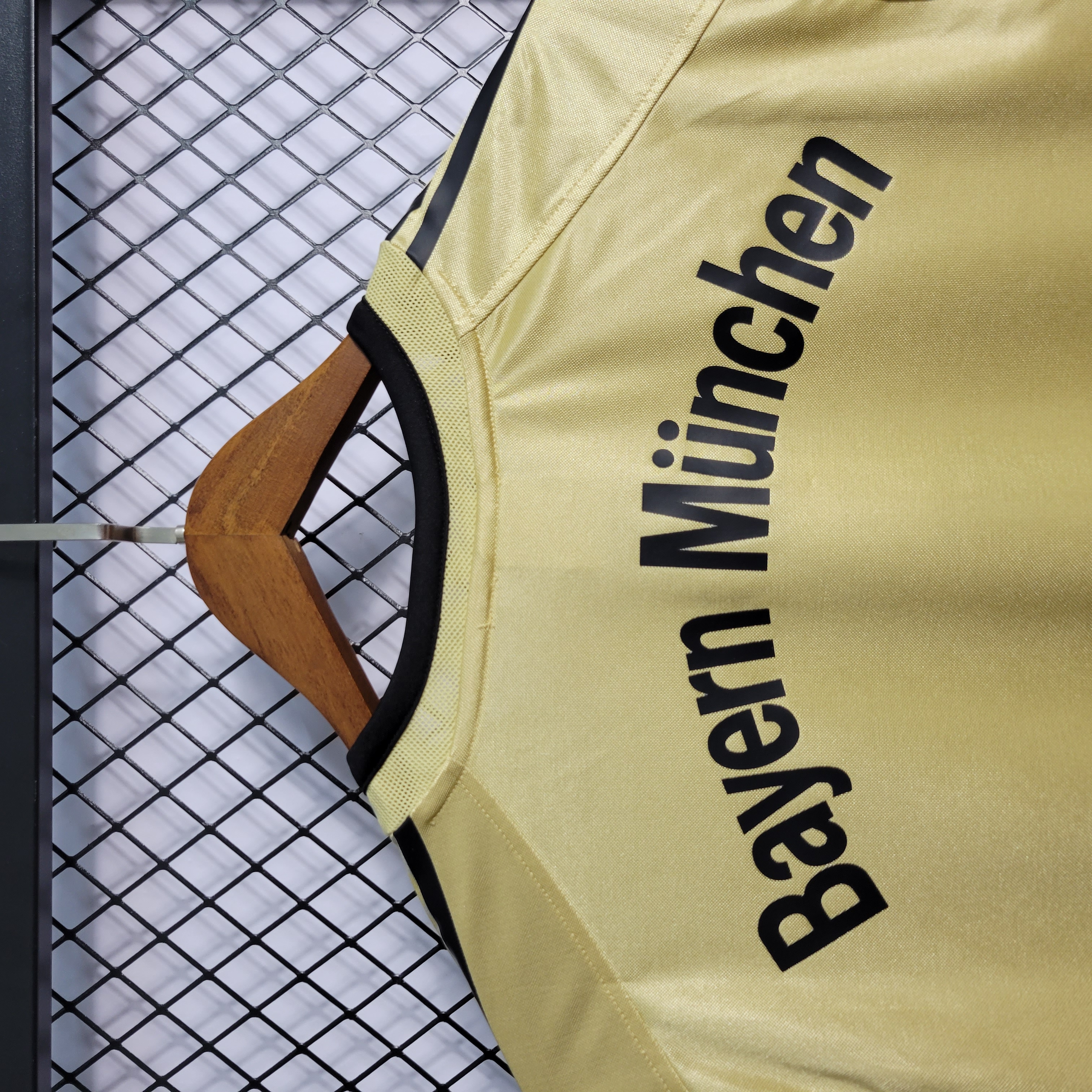 Bayern Munich Retro 04-05 Away Shirt - UnitedFutballJersey
