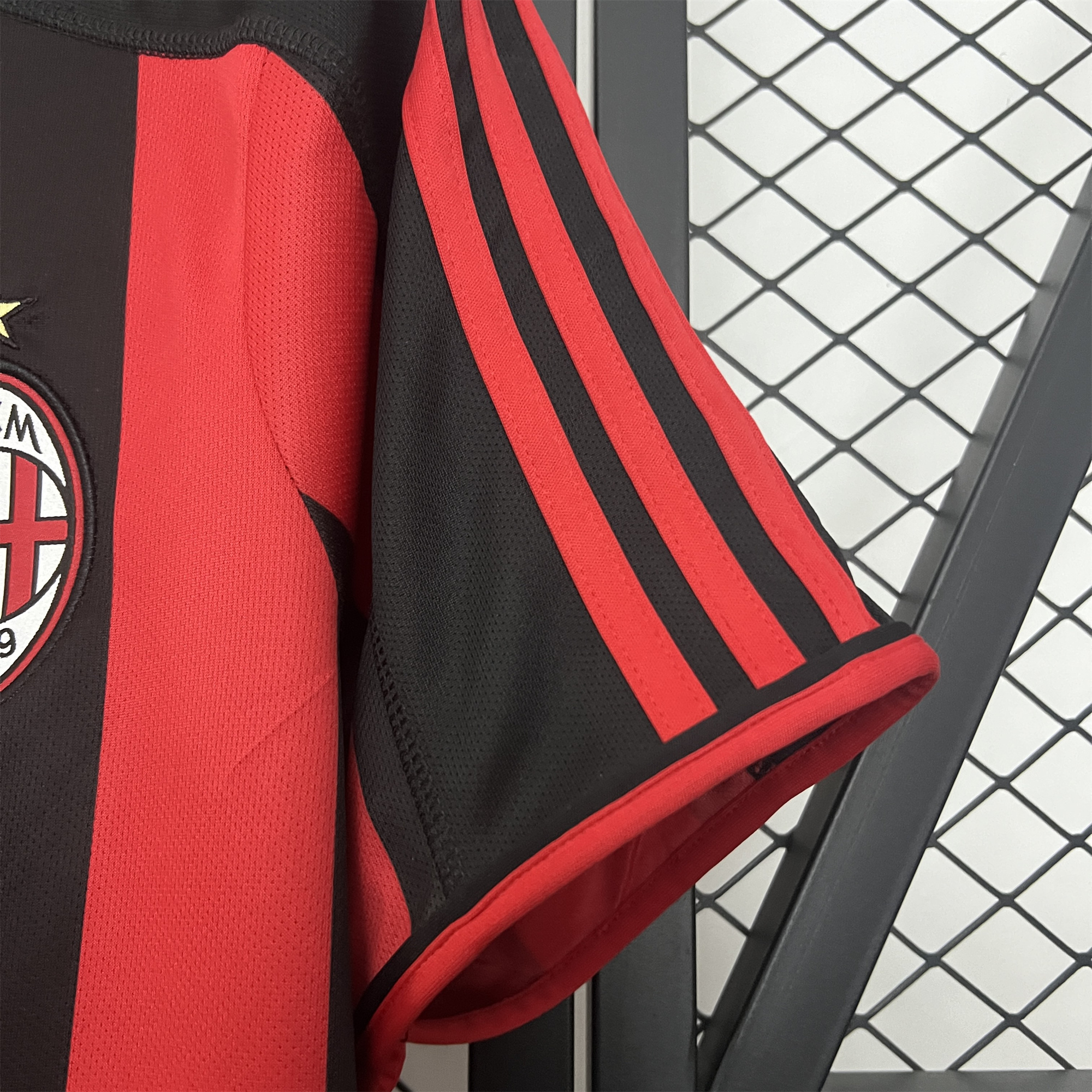 Retro AC Milan 2003-04 Home Jersey - UnitedFutballJersey