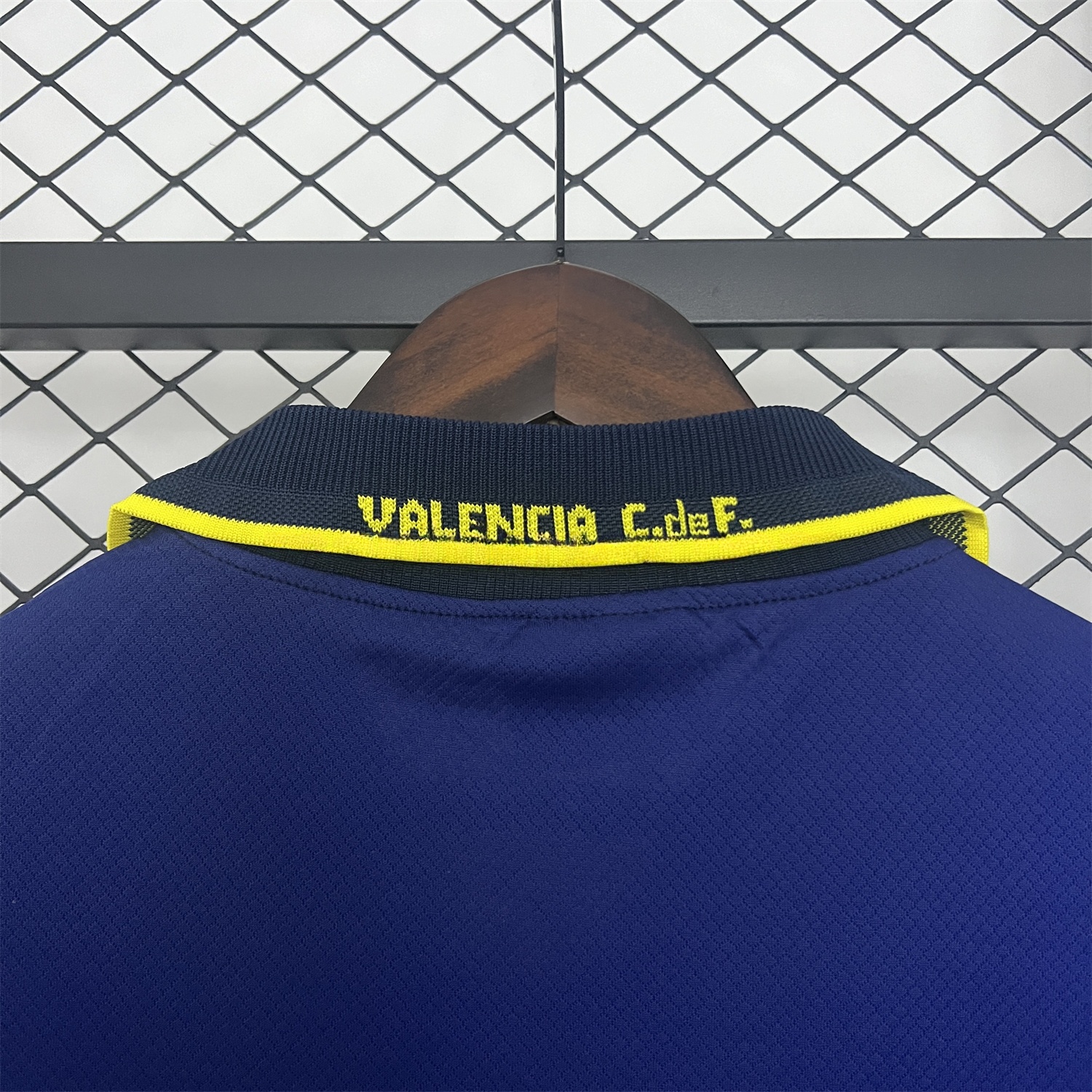 Retro Valencia 1996-97 Away Jersey - UnitedFutballJersey