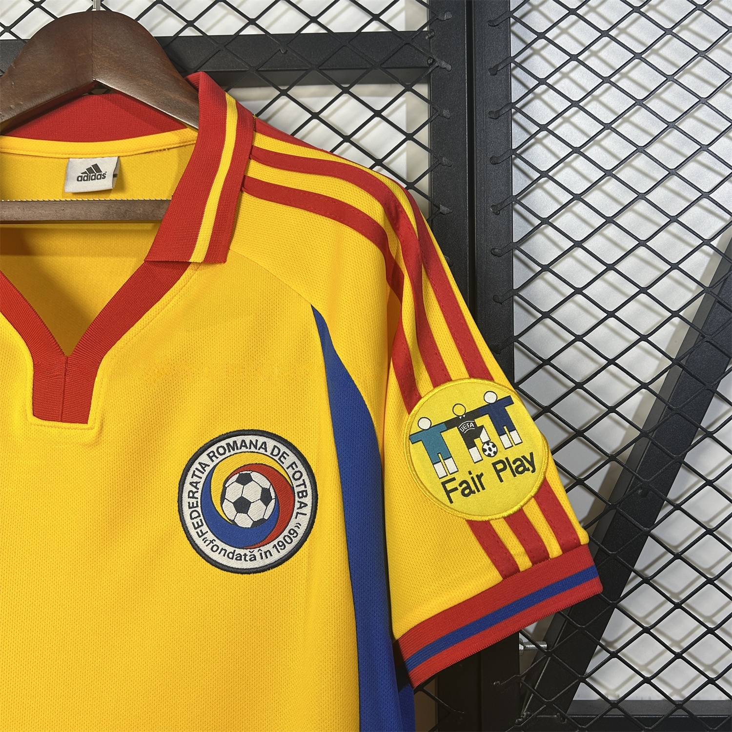 Retro Romania 2000 Home Jersey - UnitedFutballJersey