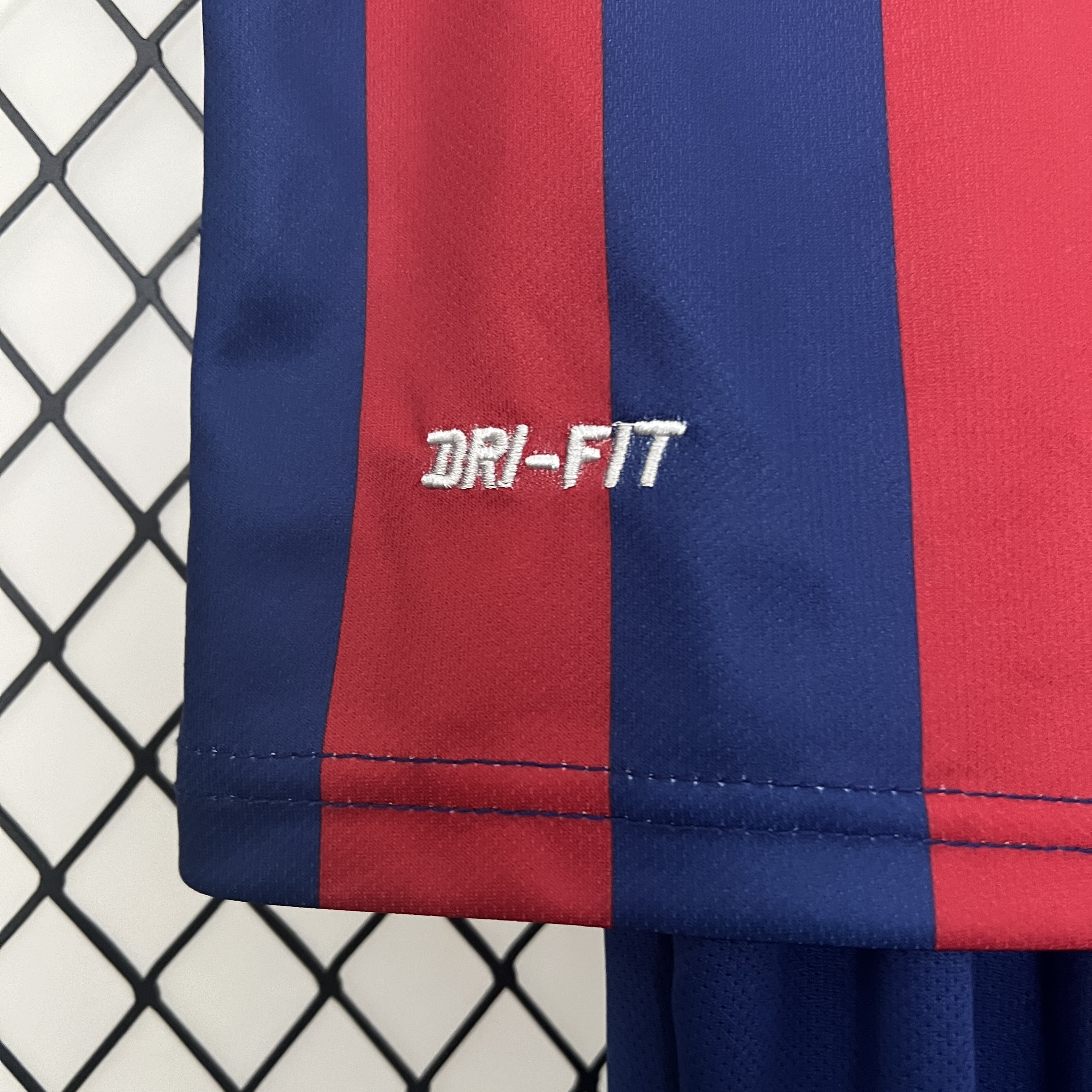 Retro Barcelona 2013-14 Home Stadium Kids Kit - UnitedFutballJersey