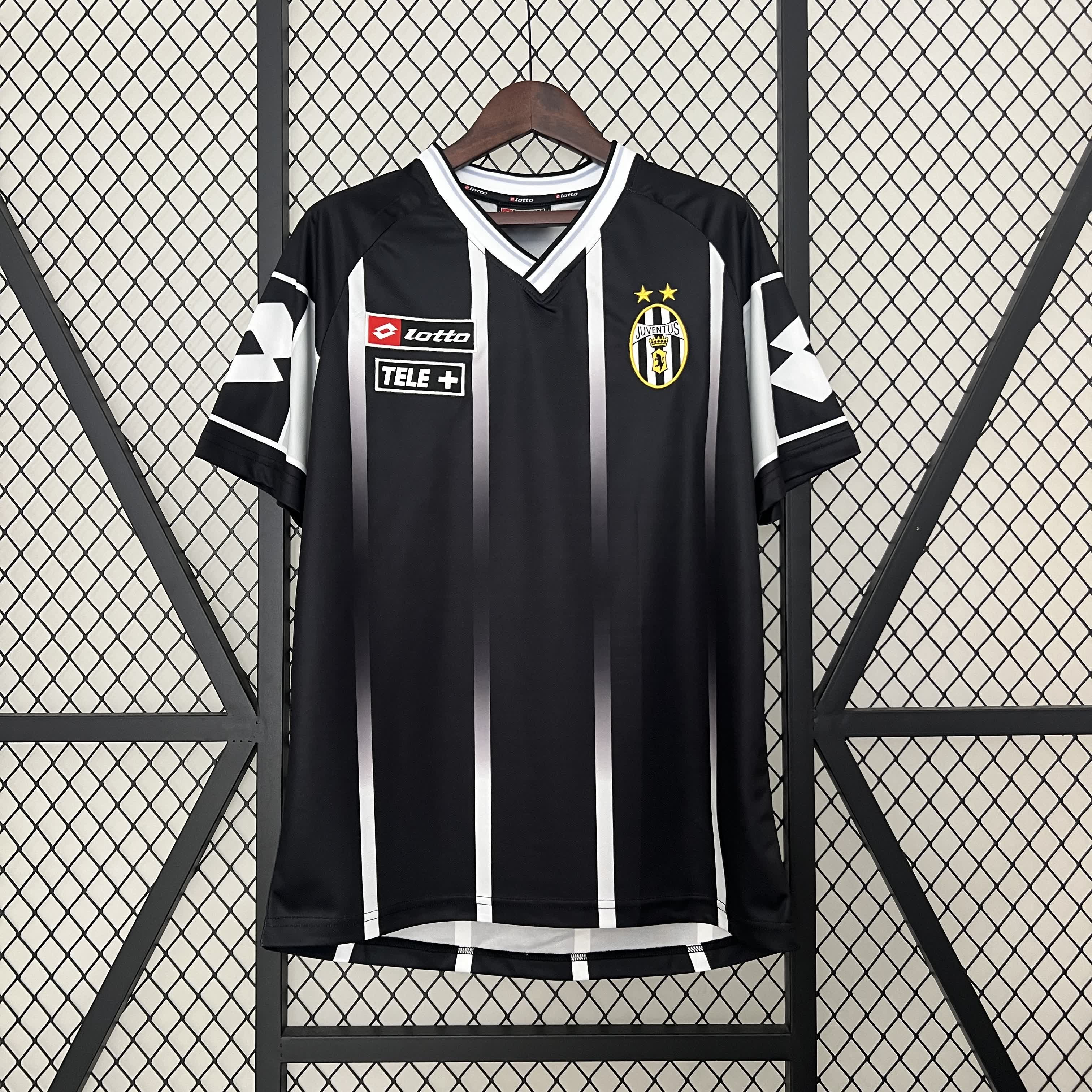 Retro Juventus 2000-01 Black Training Jersey - UnitedFutballJersey