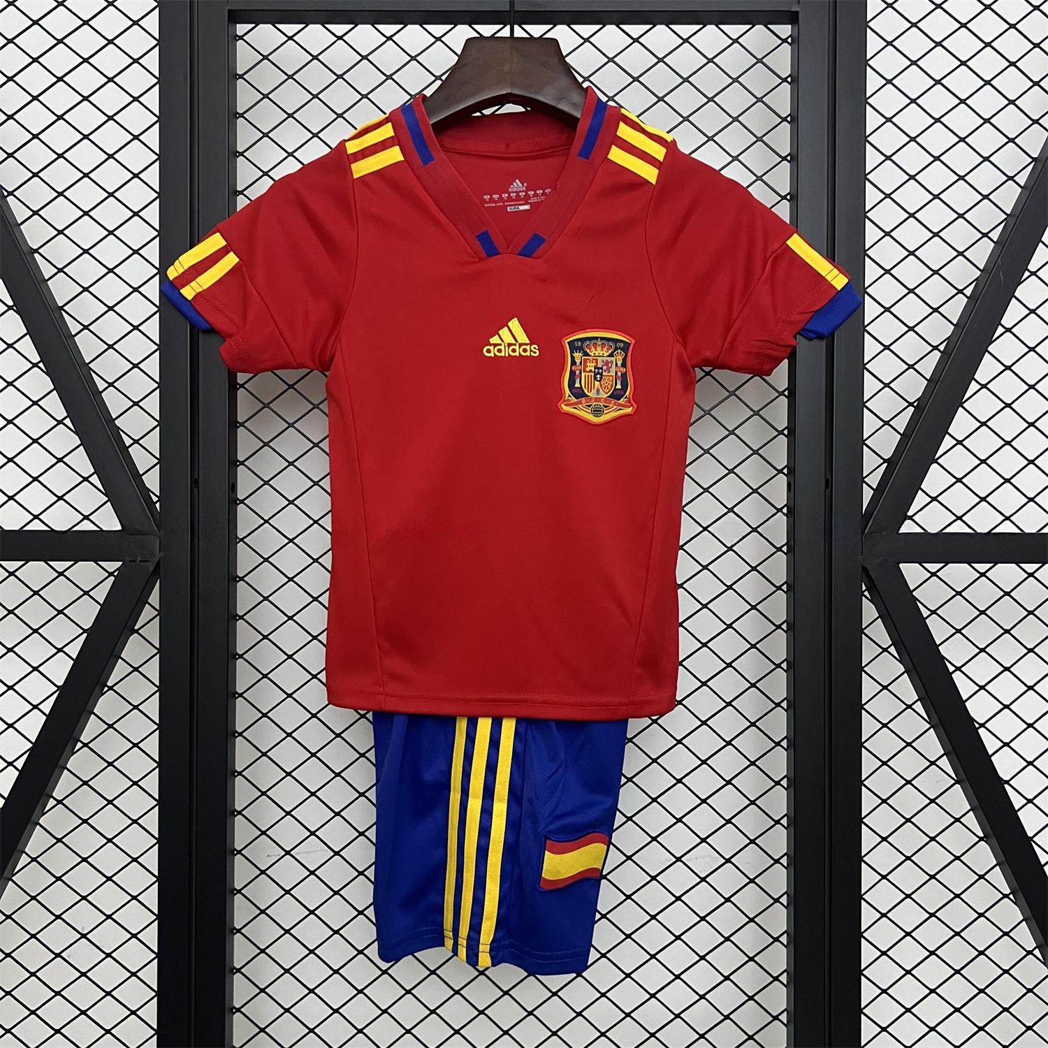 Retro Spain 2010 Home Kids Kit - UnitedFutballJersey