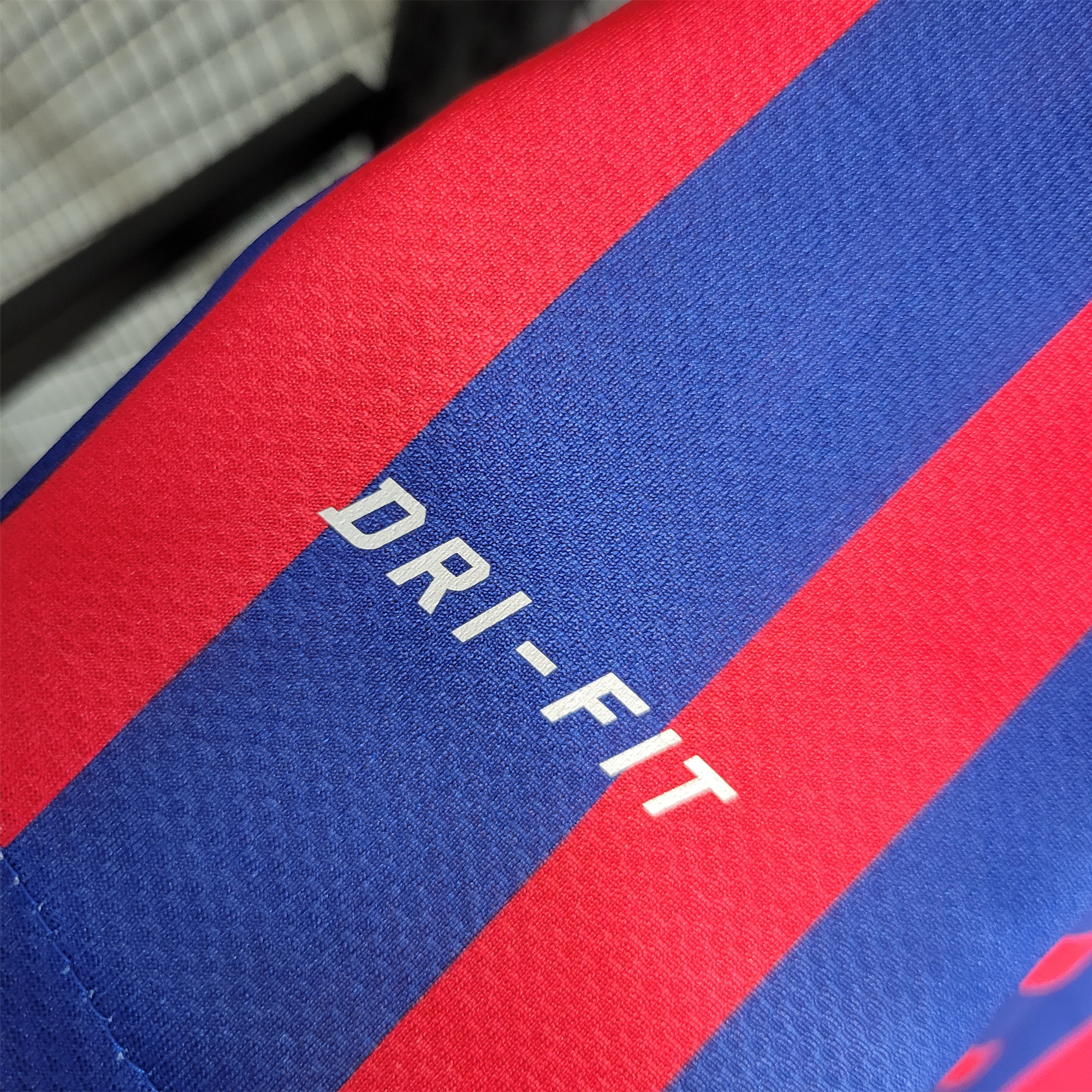 Retro Barcelona 11-12 Home Stadium Long Sleeve Jersey - UnitedFutballJersey