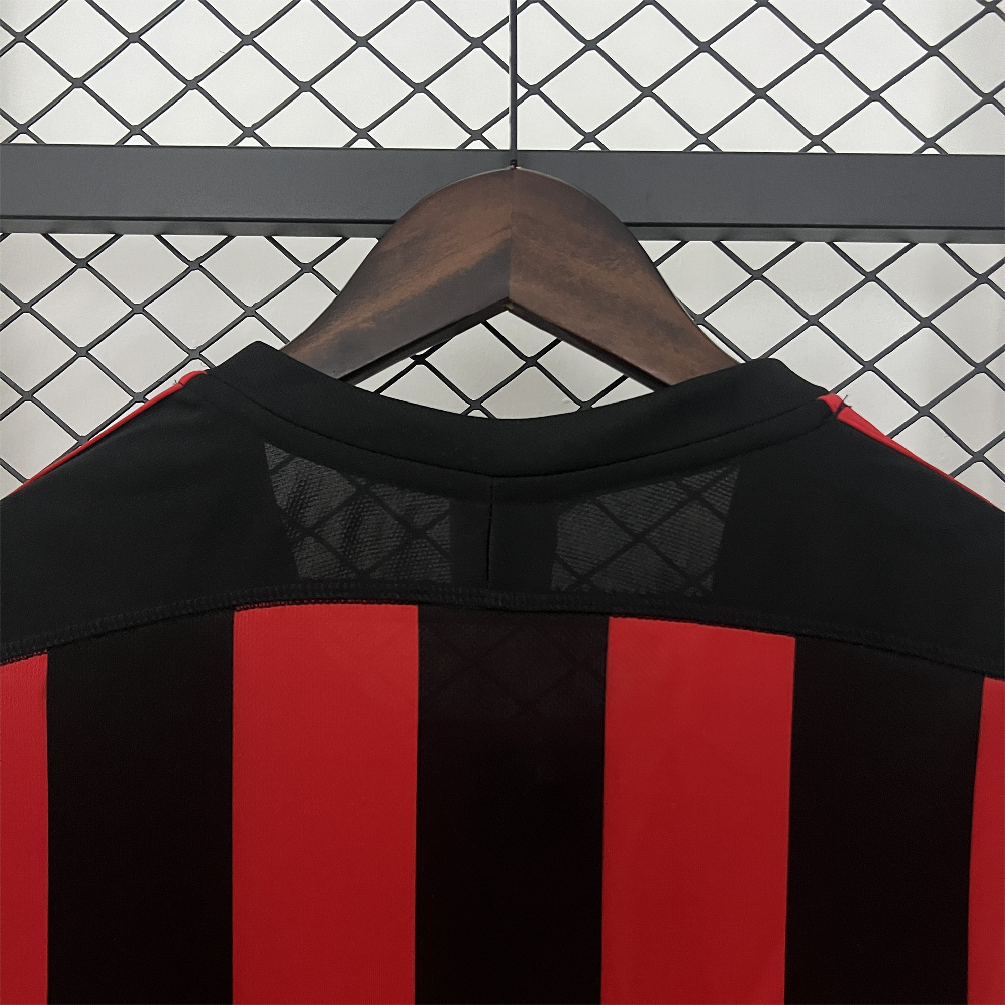 Retro AC Milan 2003-04 Home Jersey - UnitedFutballJersey