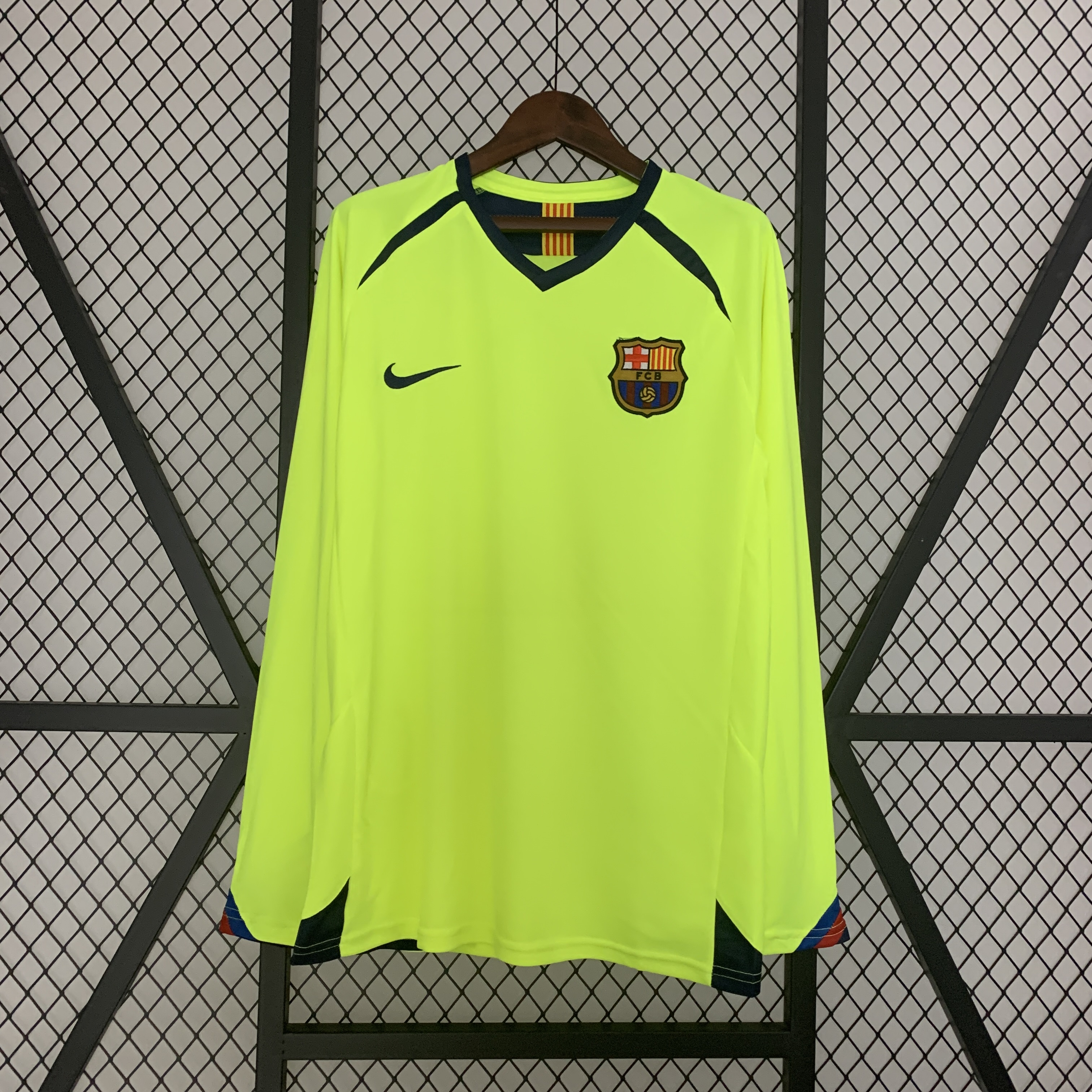 Retro Barcelona 05-06 Away Stadium Long Sleeve Jersey - UnitedFutballJersey