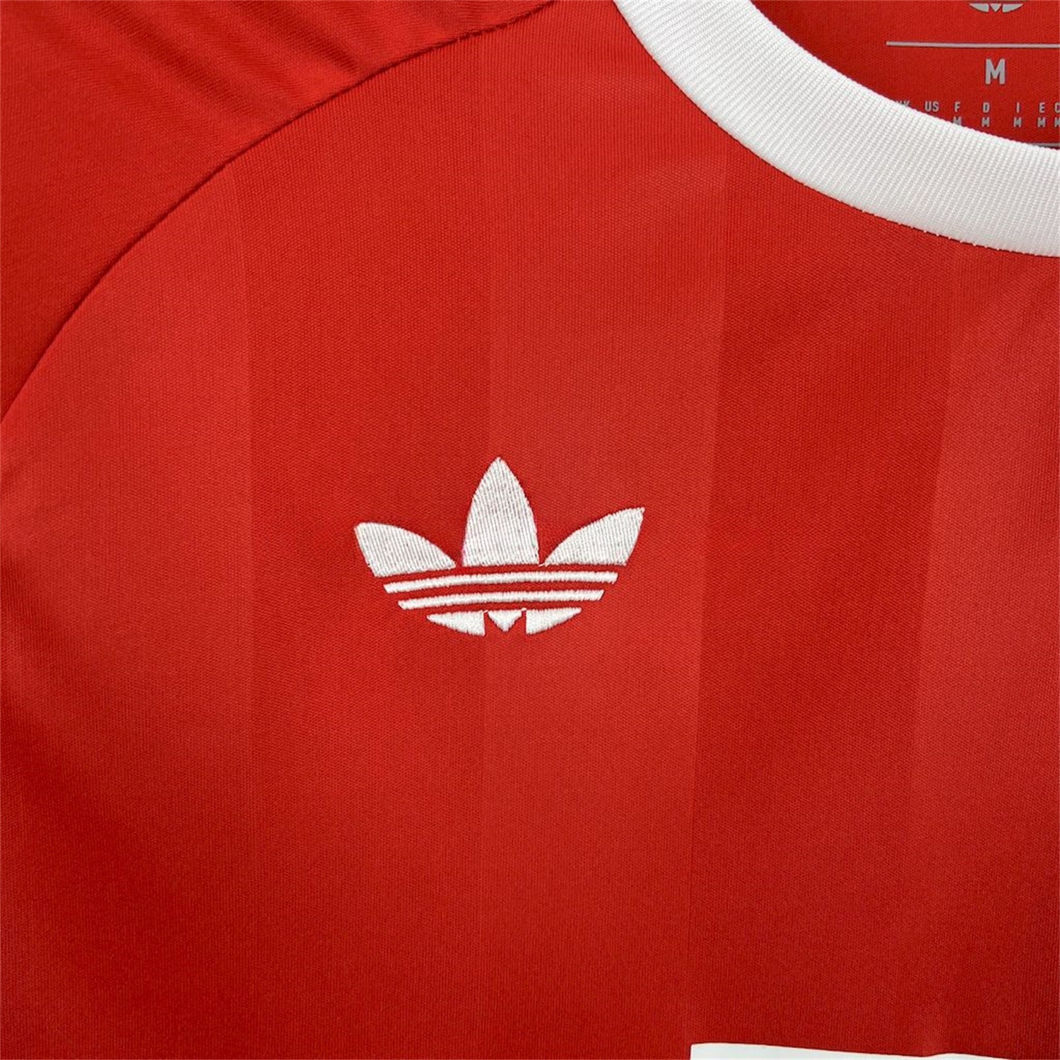Bayern Munich 25-26 Red Trefoil Goalkeeper Jersey - Fans Version - UnitedFutballJersey