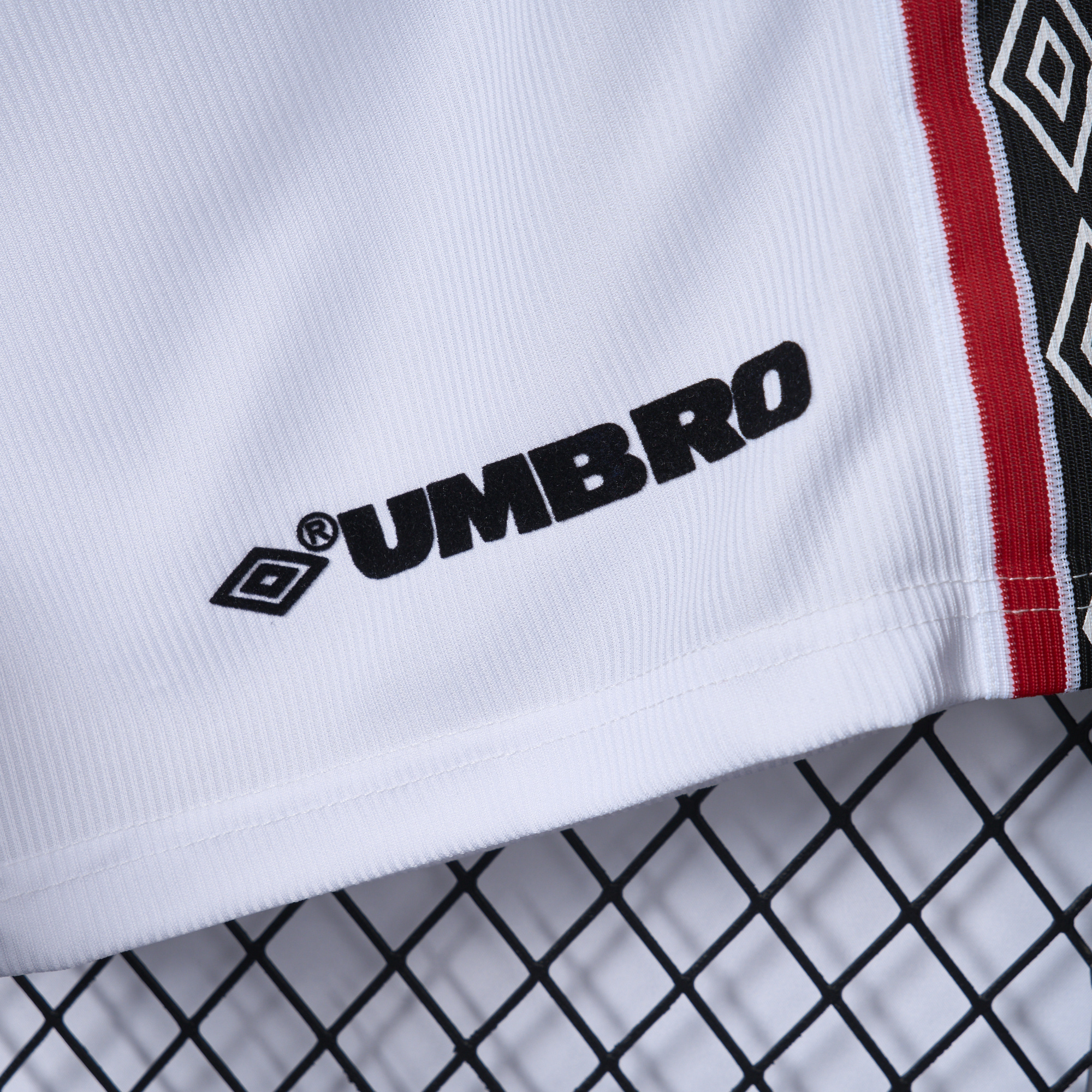 Retro Manchester United 1998-99 Home Shorts - UnitedFutballJersey
