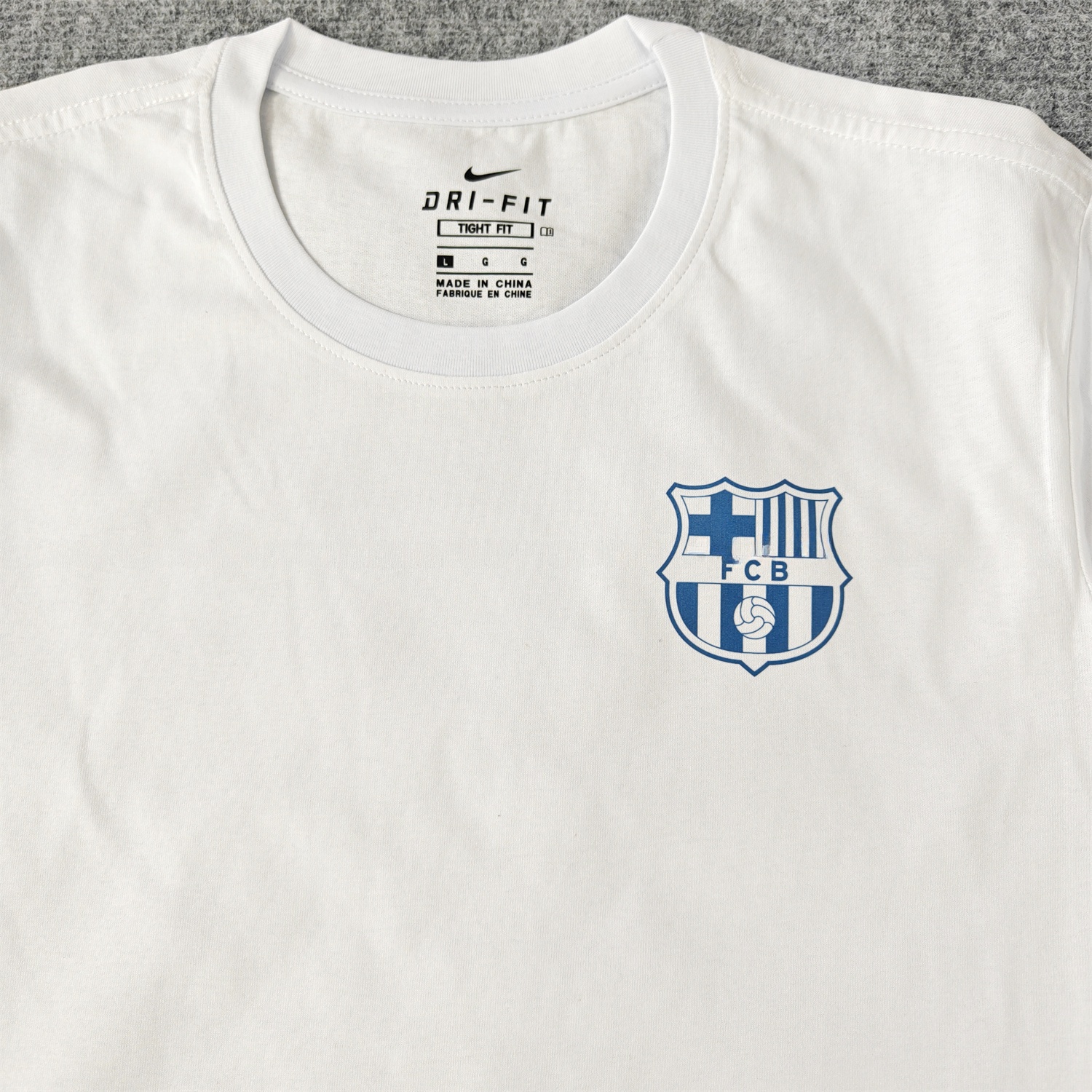 B.A.R.S.A Fun Crest Design Dynamic And Modern Features T-shirt【White】 - UnitedFutballJersey