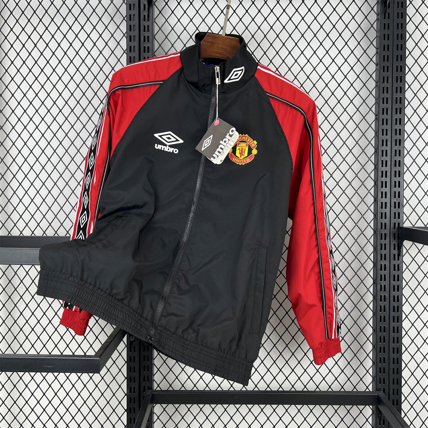 Manchester United Retro 1998-99 Throwback Windbreaker Jacket - Black and Red - UnitedFutballJersey