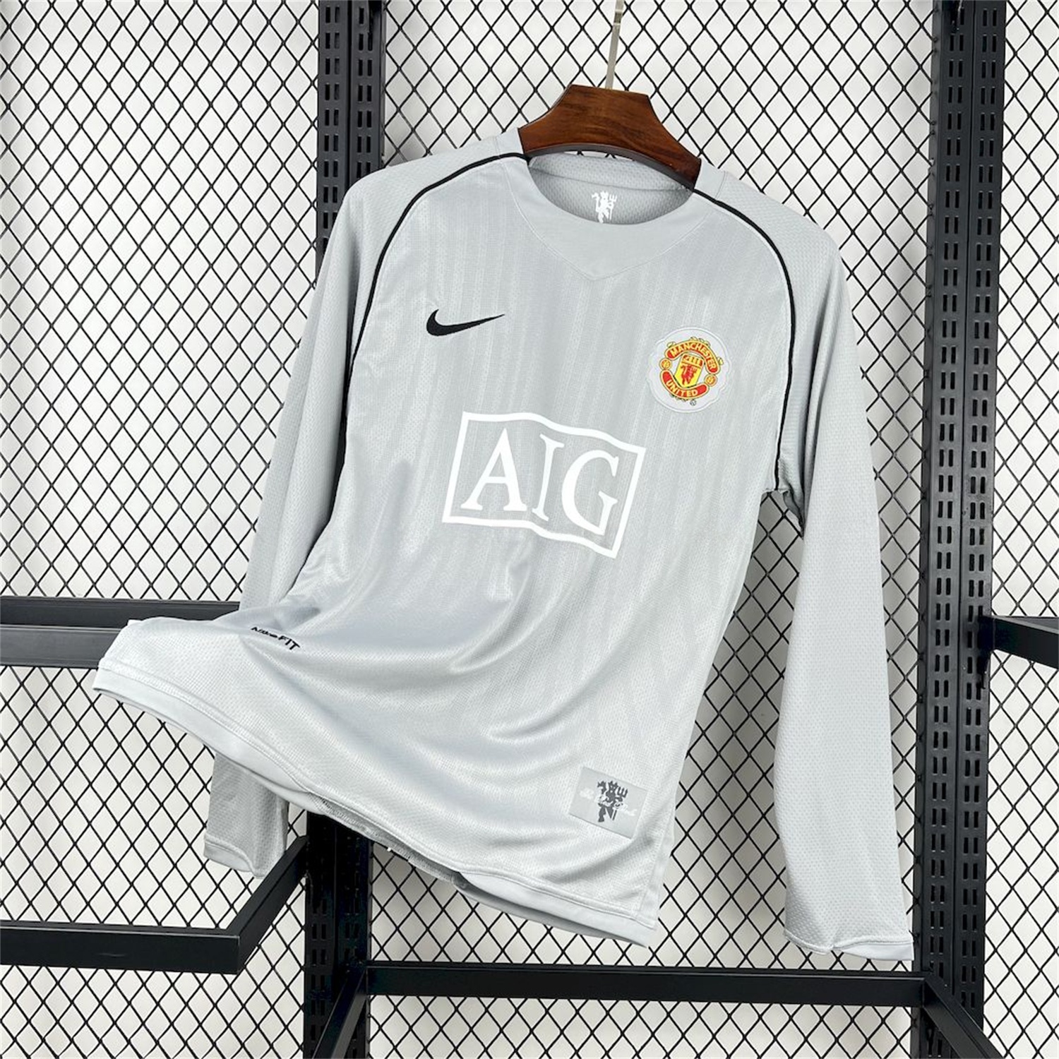 Retro Manchester United 2007-08 Grey Goalkeeper Long Sleeves Jersey - UnitedFutballJersey