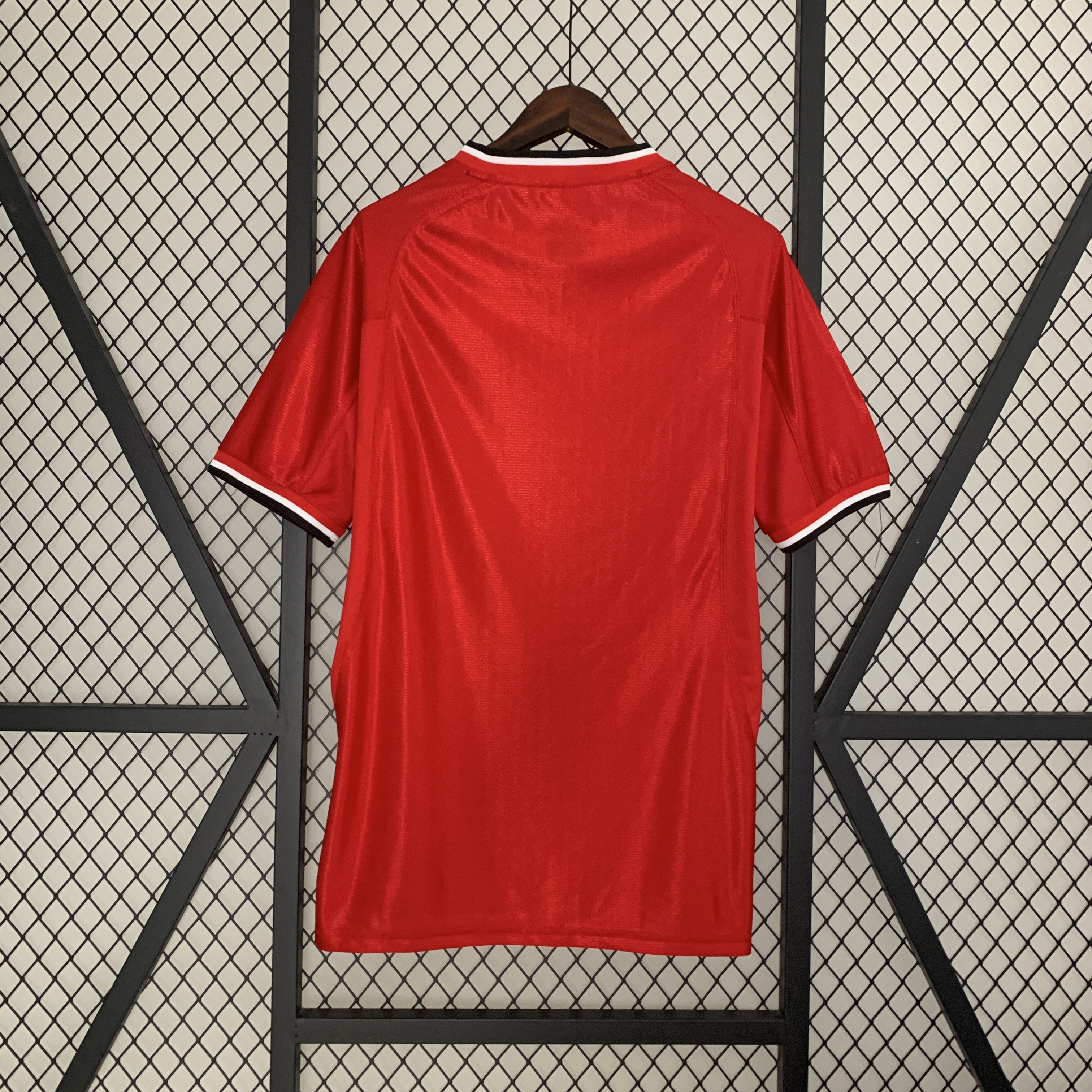 Manchester United Retro 03-04 Home Stadium Jersey - UnitedFutballJersey