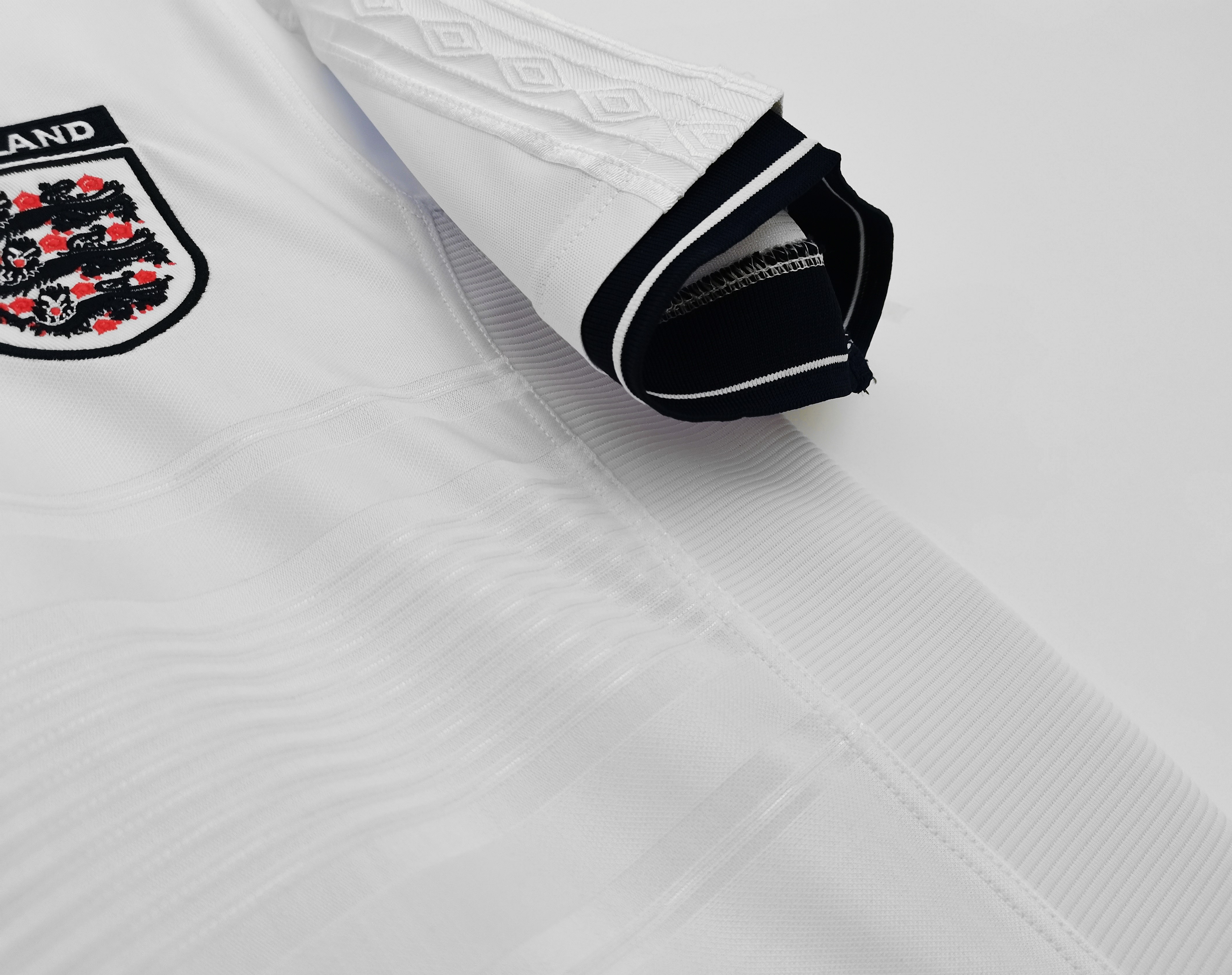 Retro England 2000 Home Stadium Jersey - UnitedFutballJersey