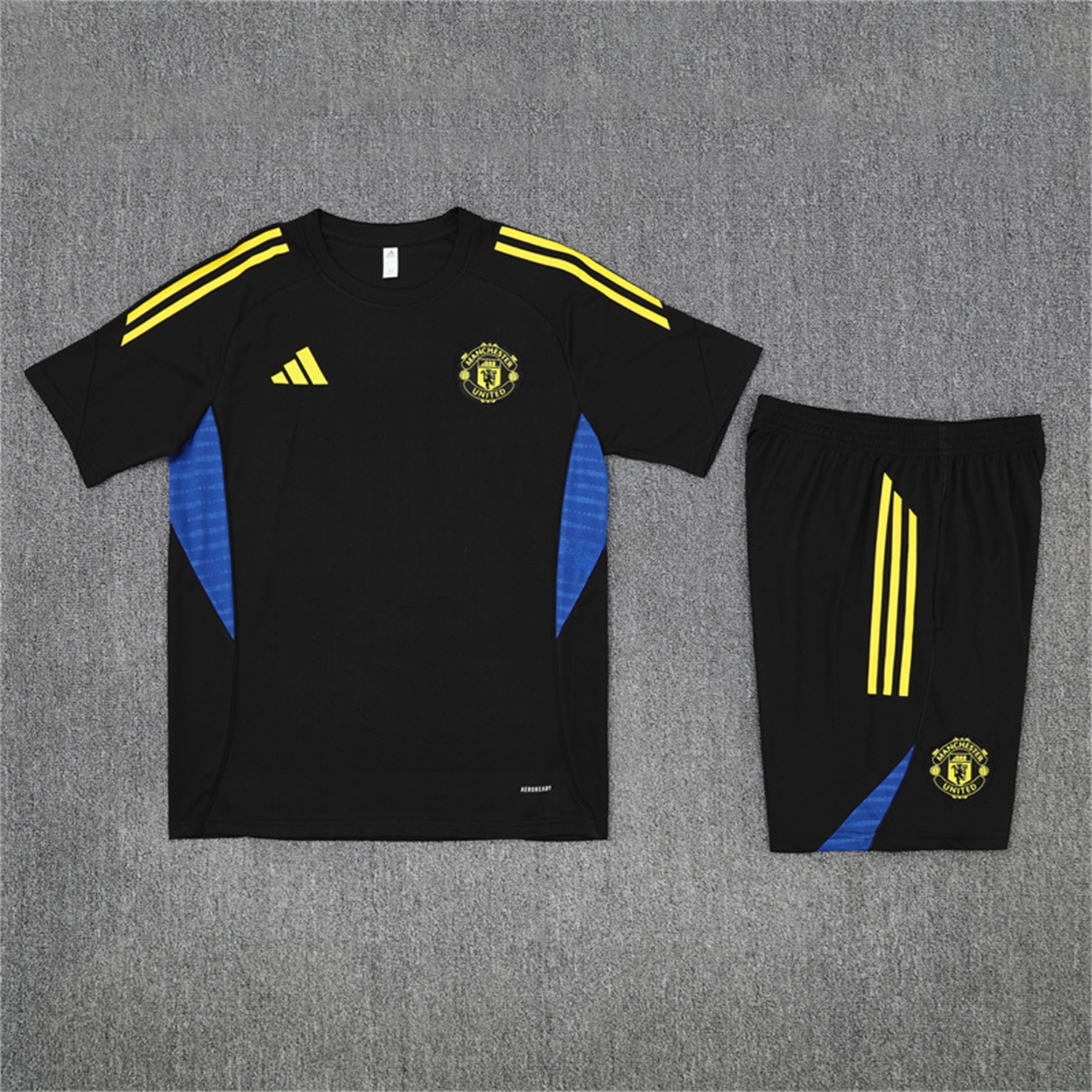 Manchester United 25-26 Kids Short-Sleeve Training Set - Black Top & Black shorts - UnitedFutballJersey