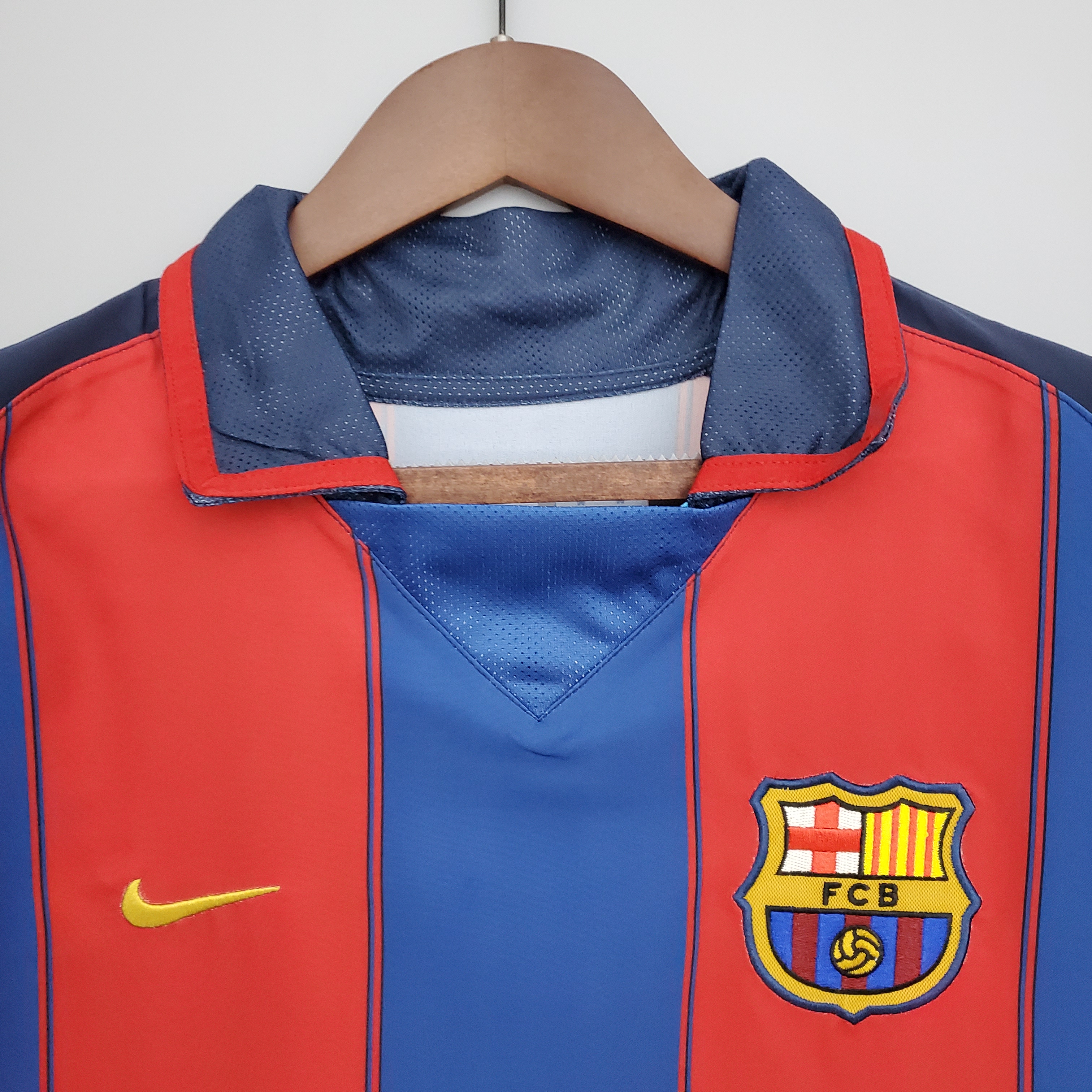 Retro Barcelona 03-04 Home Stadium Jersey - UnitedFutballJersey
