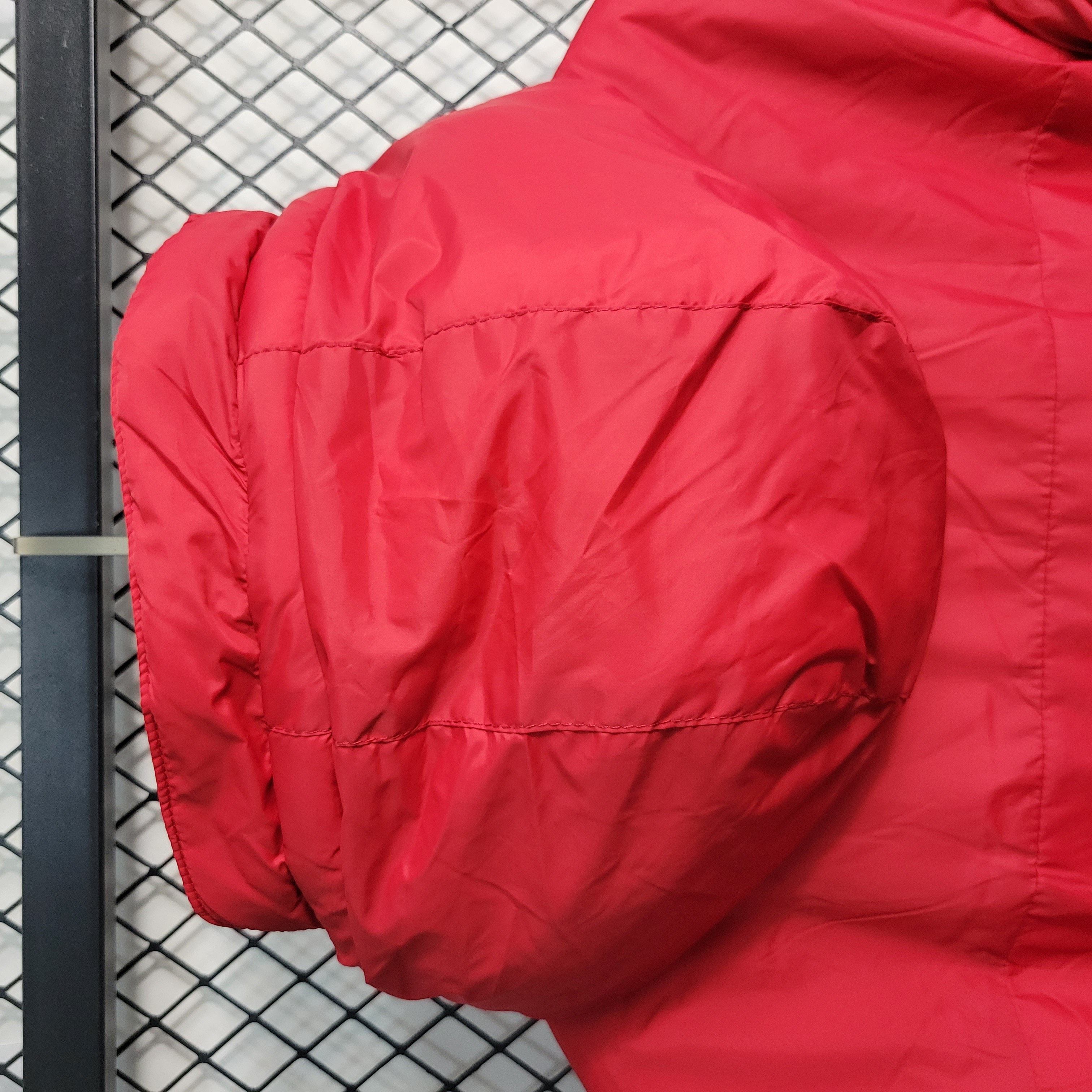 AC Milan 23-24 Men's Hooded Thermal Cotton Jacket - Red - UnitedFutballJersey