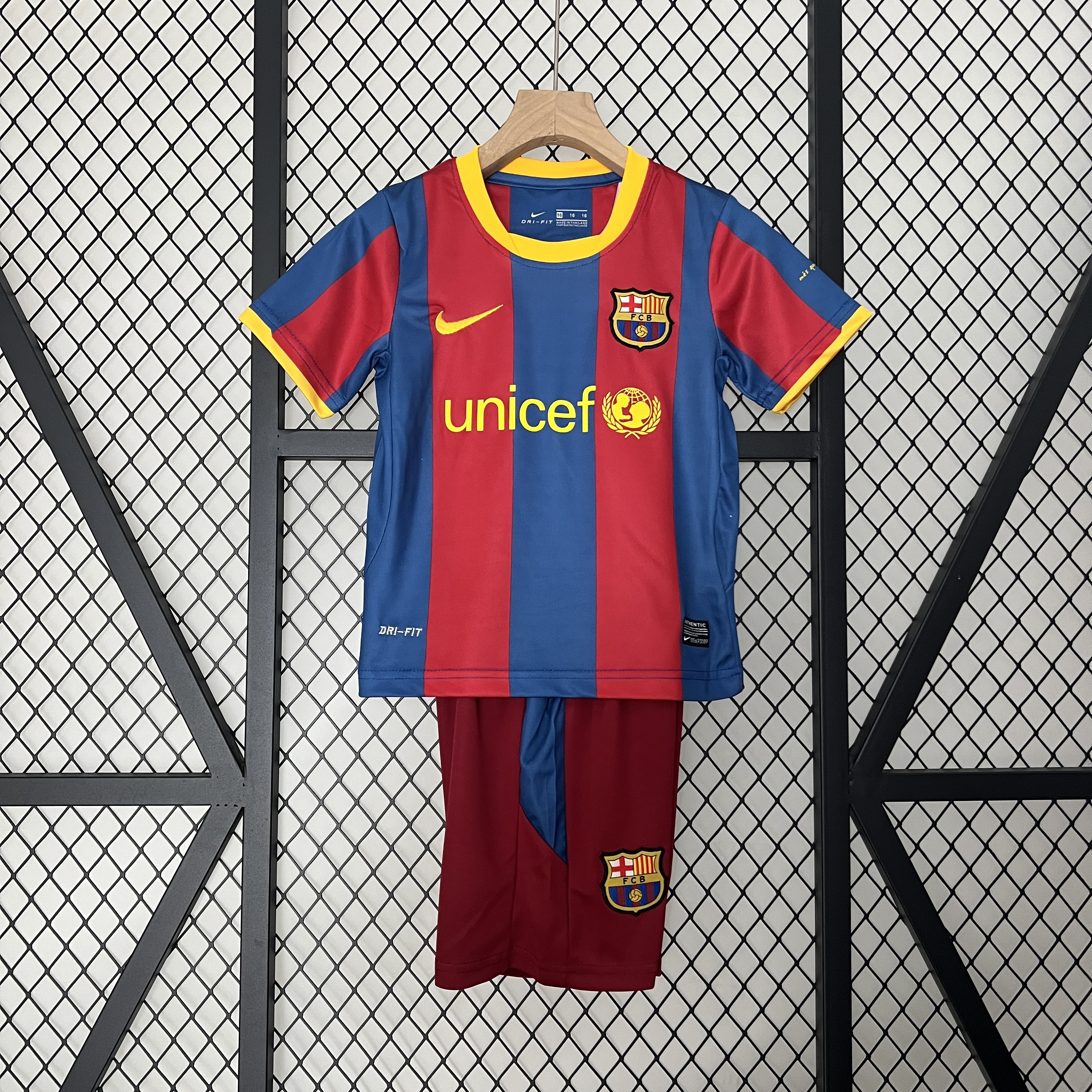 Retro Barcelona 2010-11 Home Stadium Kids Kit - UnitedFutballJersey