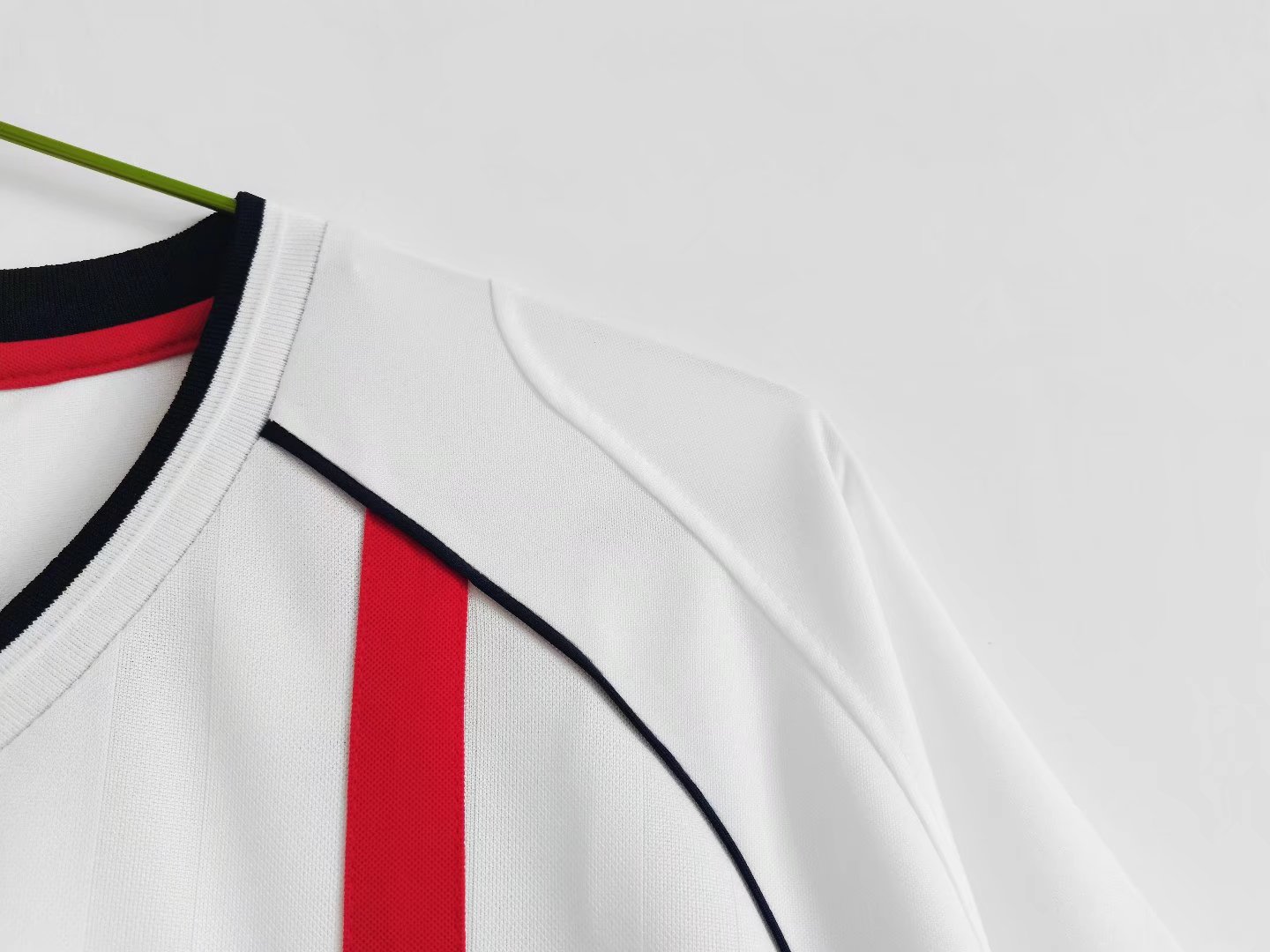Retro England 2002 Home Stadium Jersey - UnitedFutballJersey
