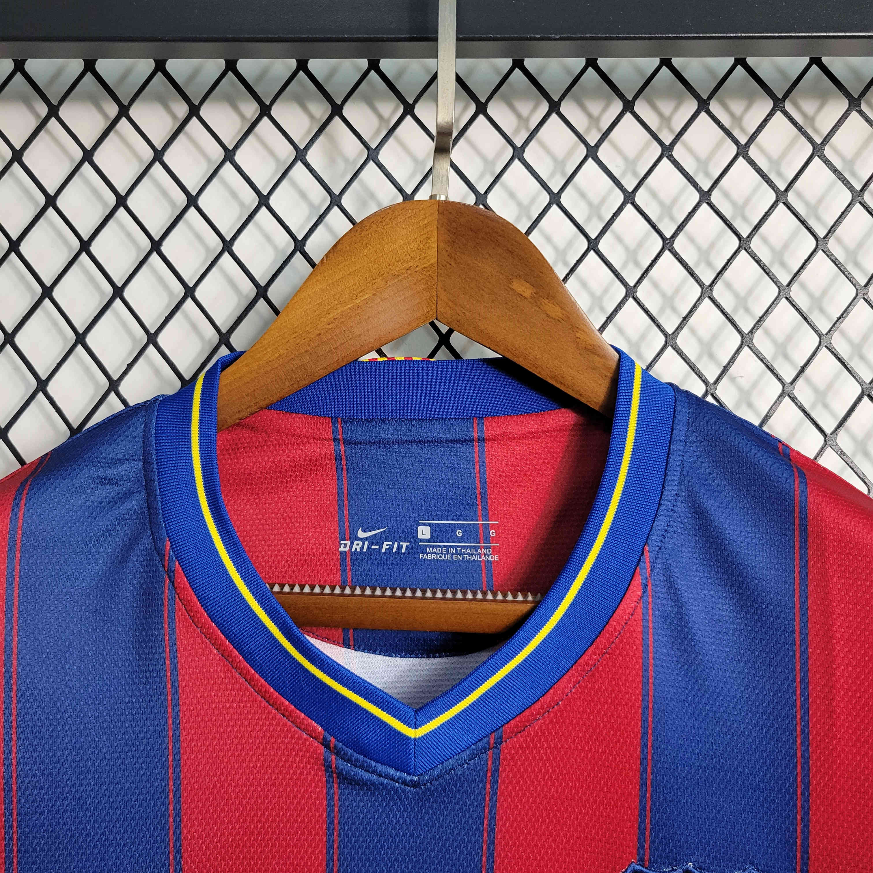 Retro Barcelona 09-10 Home Stadium Jersey - UnitedFutballJersey