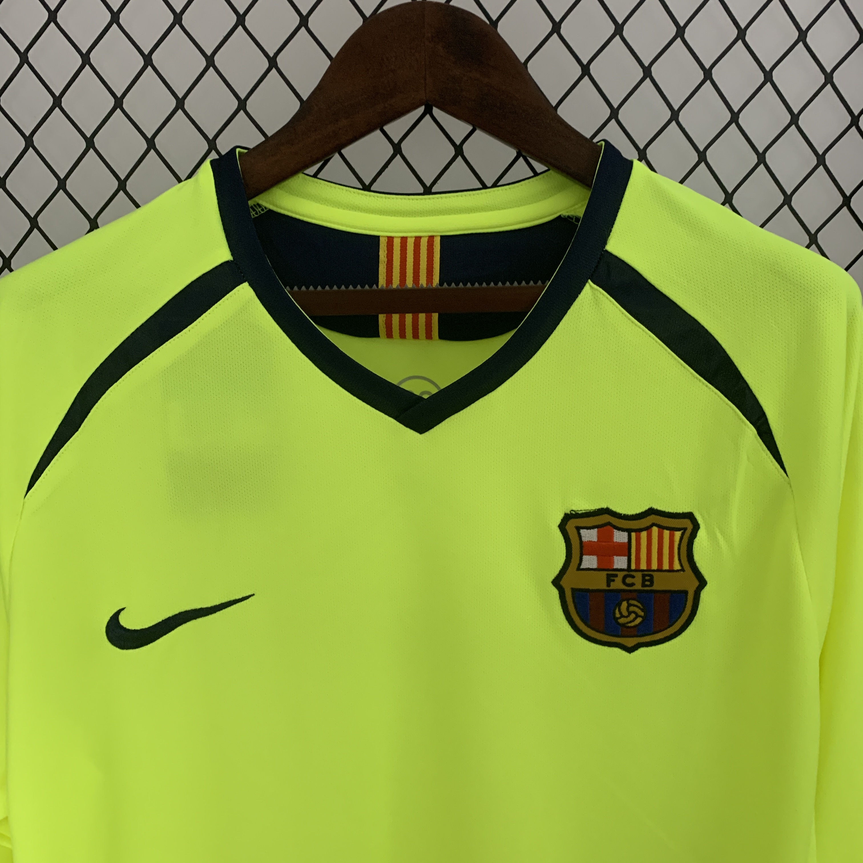Retro Barcelona 05-06 Away Stadium Long Sleeve Jersey - UnitedFutballJersey
