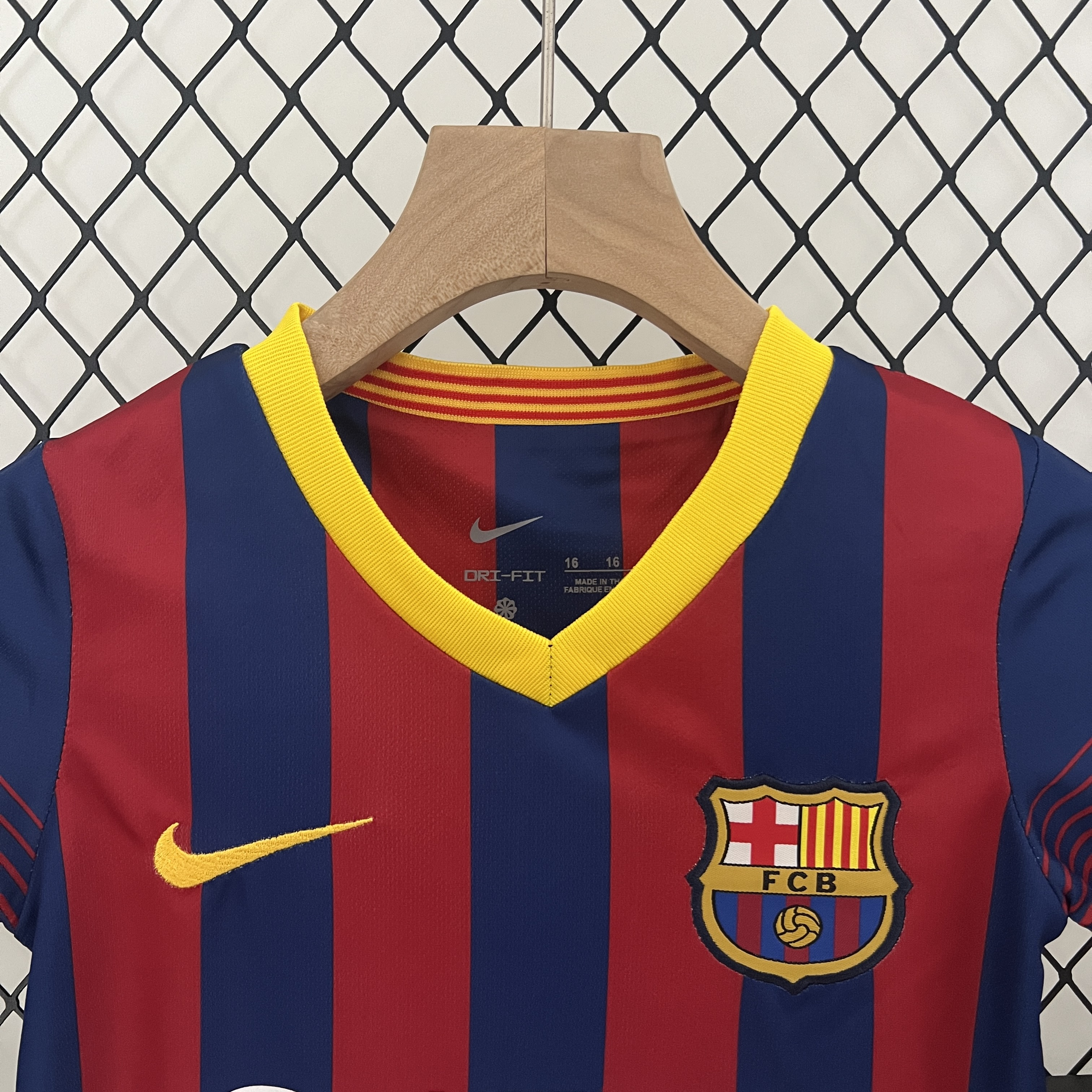Retro Barcelona 2013-14 Home Stadium Kids Kit - UnitedFutballJersey