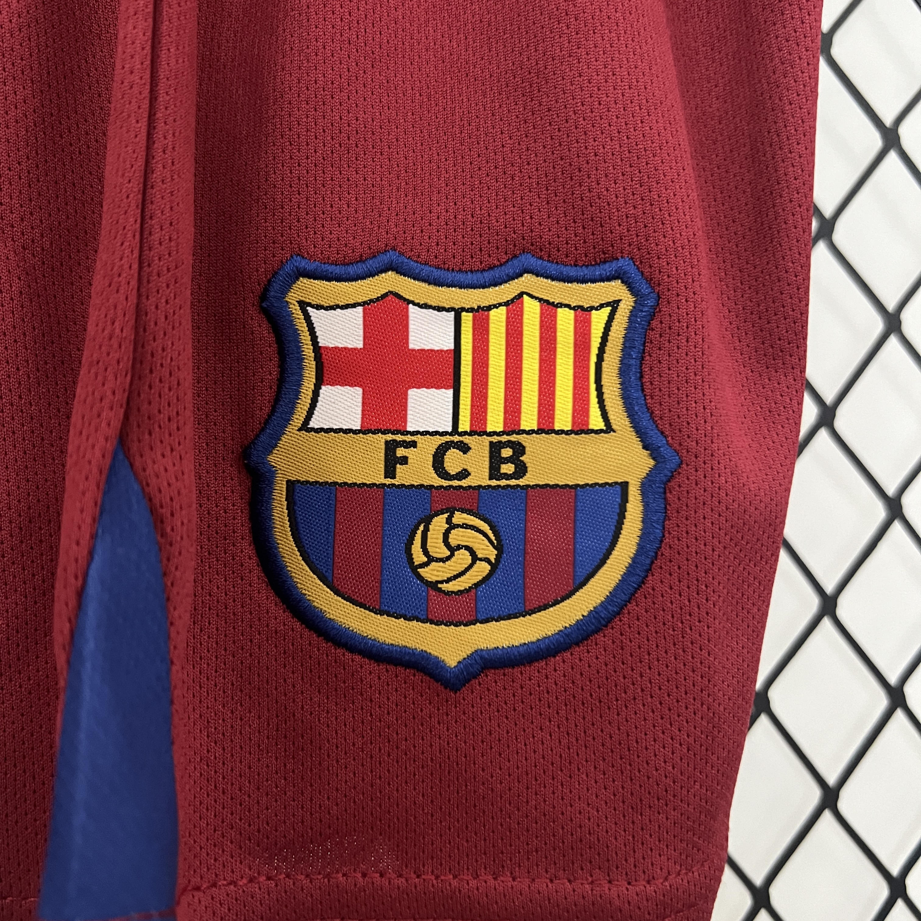 Retro Barcelona 2005-06 Home Stadium Kids Kit - UnitedFutballJersey