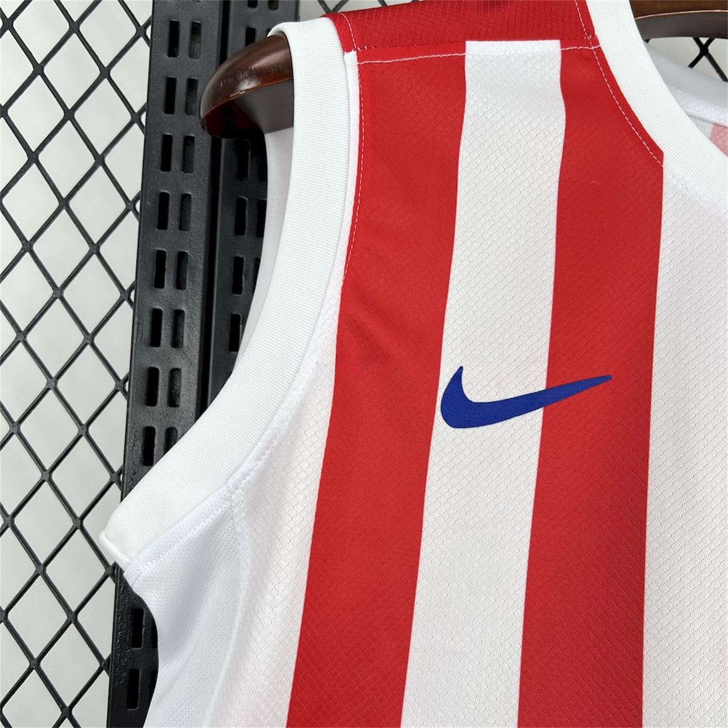 Atletico Madrid 25-26 Home Unsponsored Training Vest - Fans Version - UnitedFutballJersey