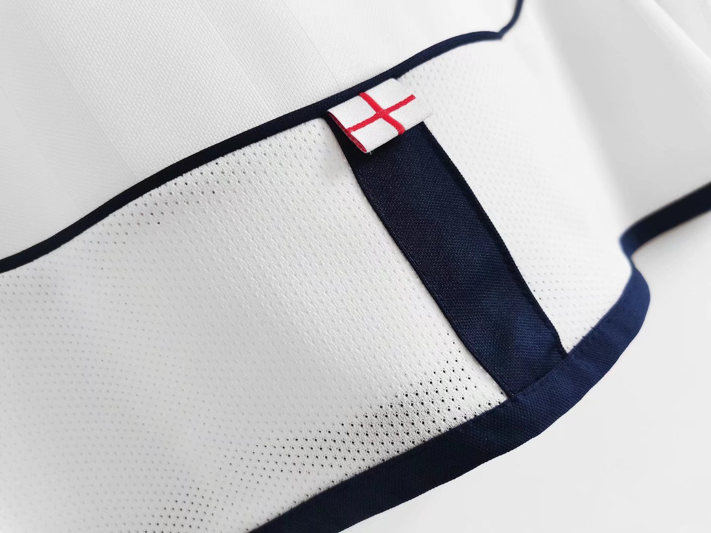 Retro England 2002 Home Stadium Jersey - UnitedFutballJersey
