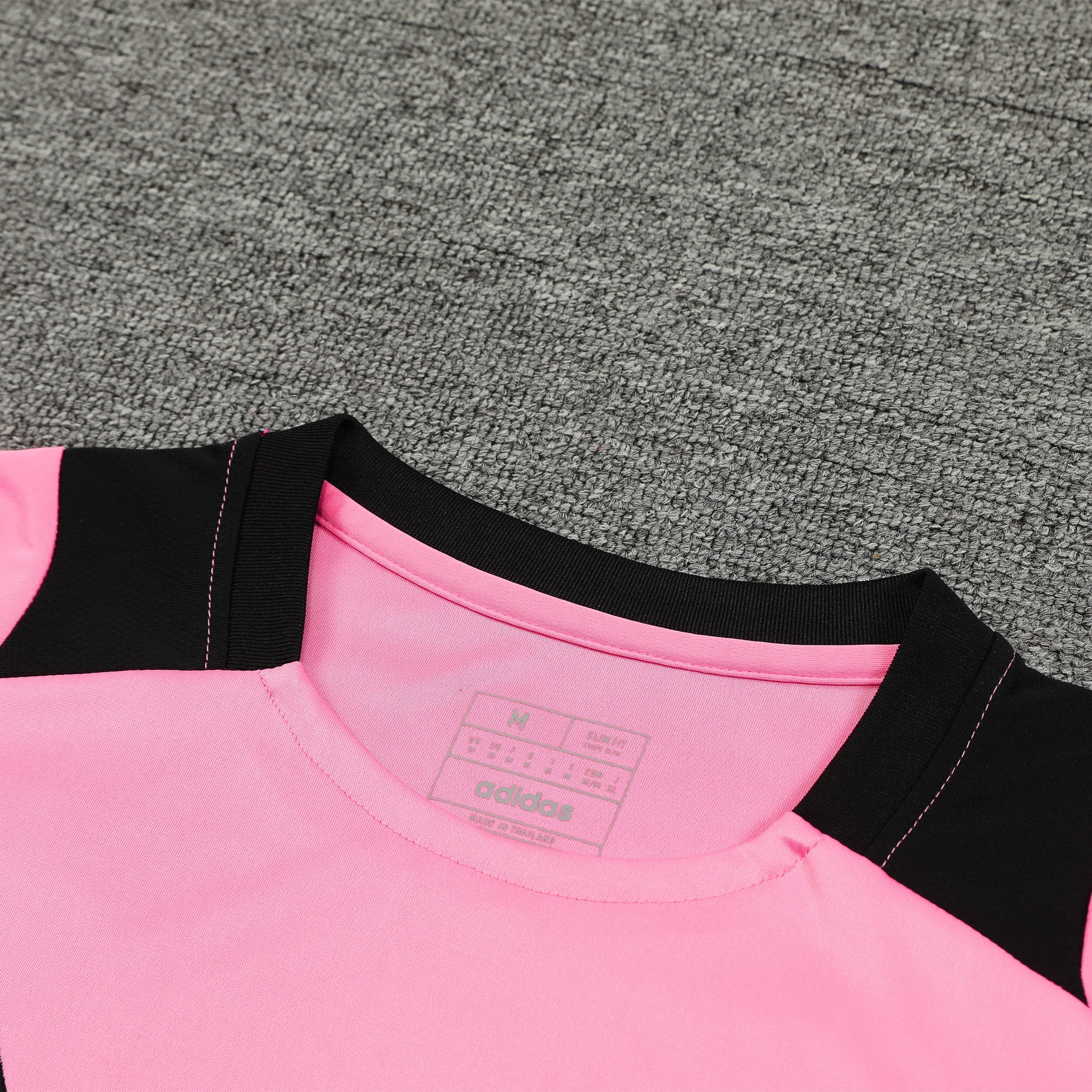Manchester United 24-25 Short-Sleeve Training Set - Pink Top and Black Shorts - UnitedFutballJersey