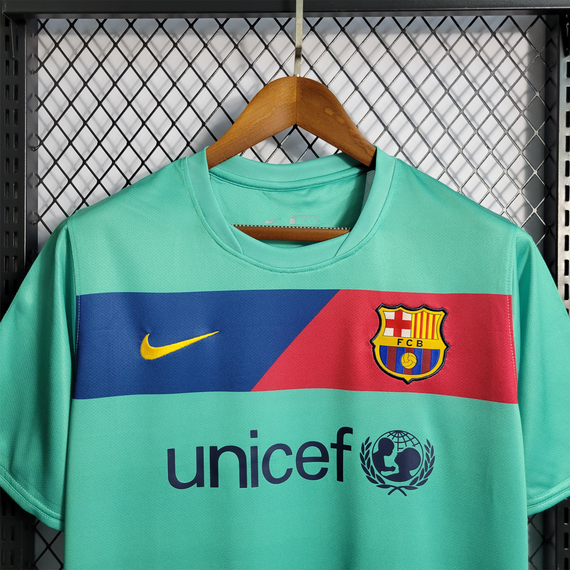 Retro Barcelona 10-11 Away Stadium Jersey - UnitedFutballJersey