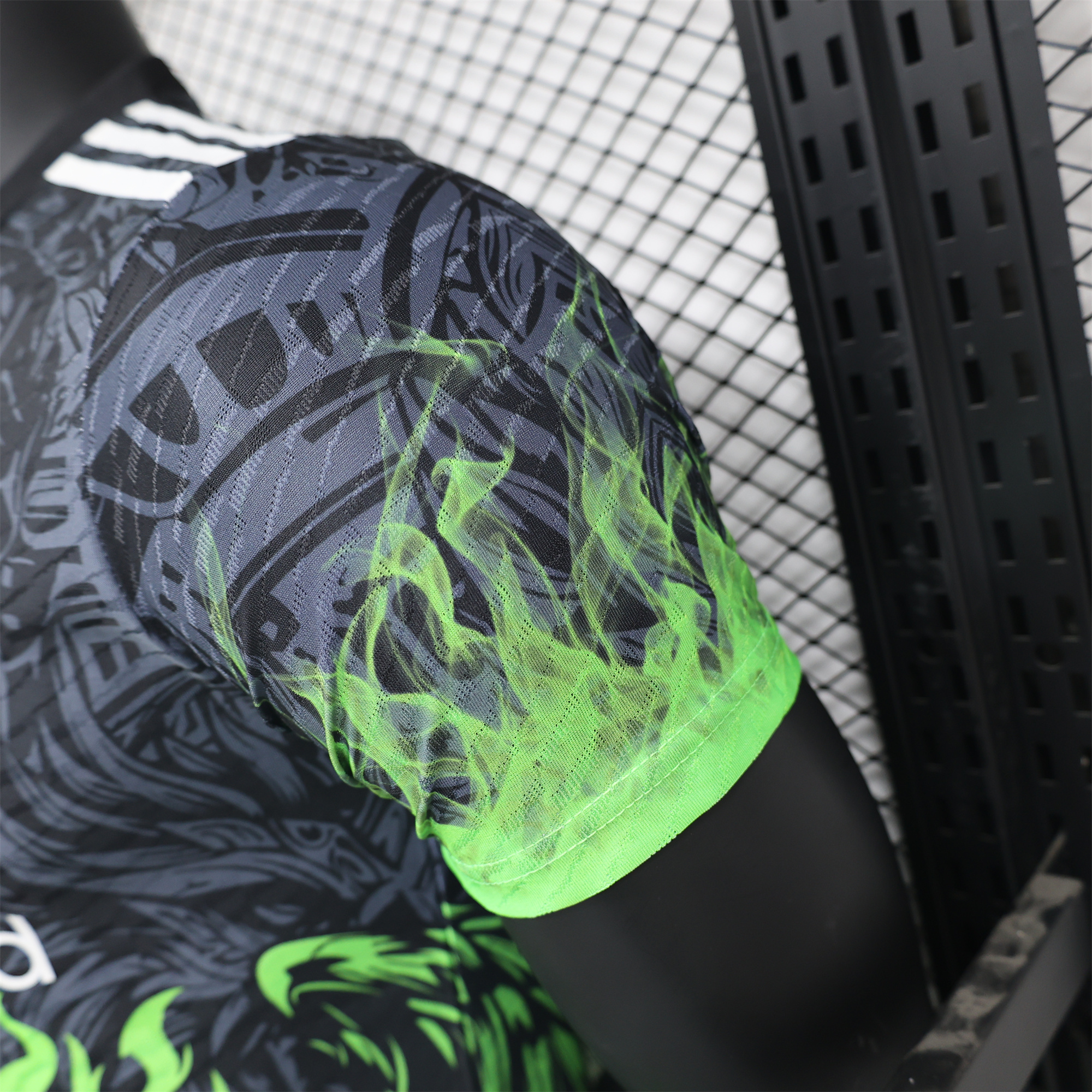 Liver.pool 24-25 Green Fire Phoenix Special Edition Jersey - Player Version - UnitedFutballJersey