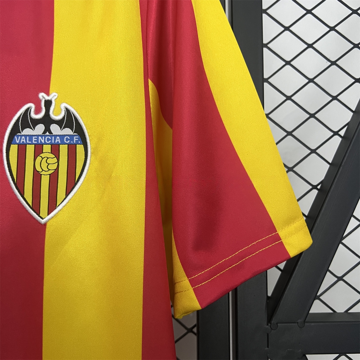 Retro Valencia 1980-82 Away Jersey - UnitedFutballJersey