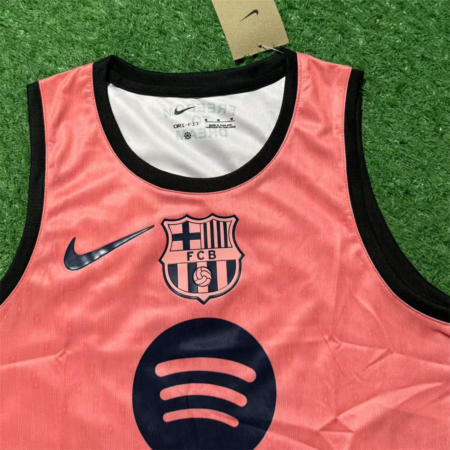Women's Barcelona 25-26 Black Logo Pink Yoga Vest - UnitedFutballJersey